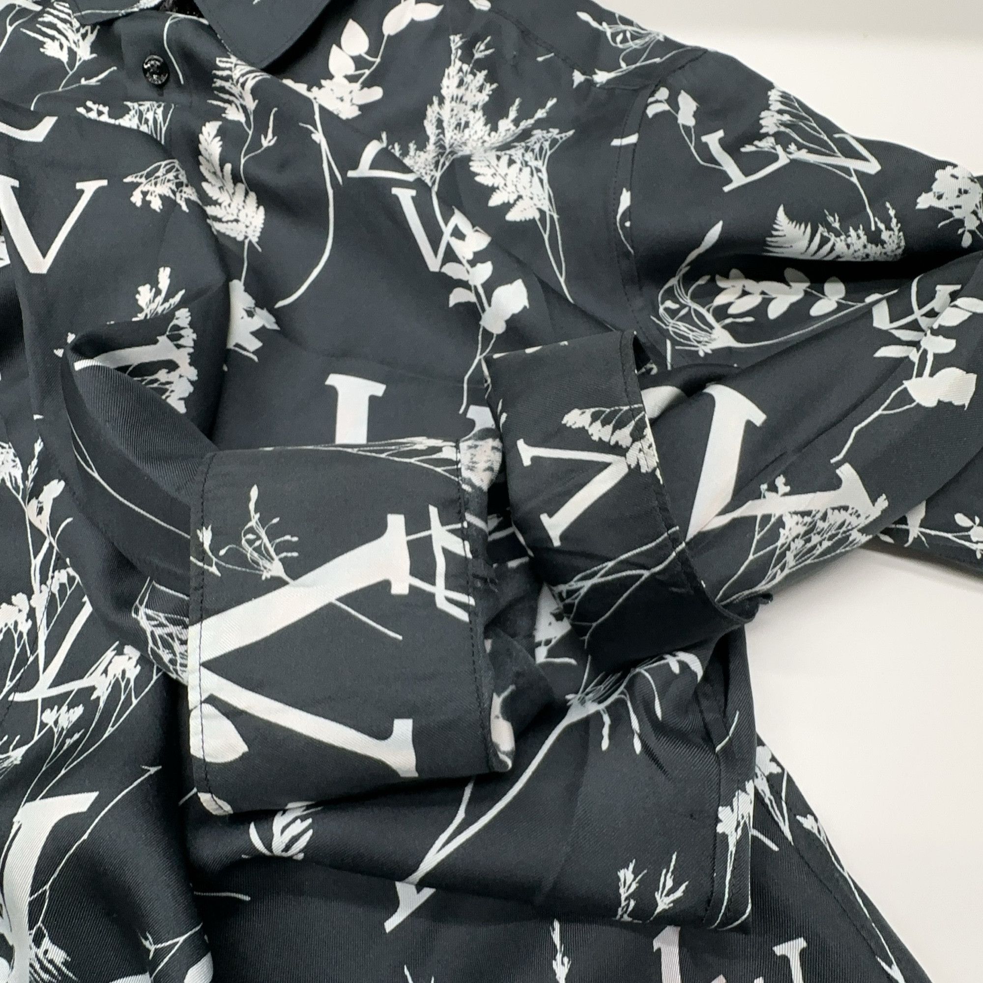 Louis Vuitton Louis Vuitton Leaf Floral Logo Print Shirt Size M Size US M / EU 48-50 / 2 - 9 Thumbnail