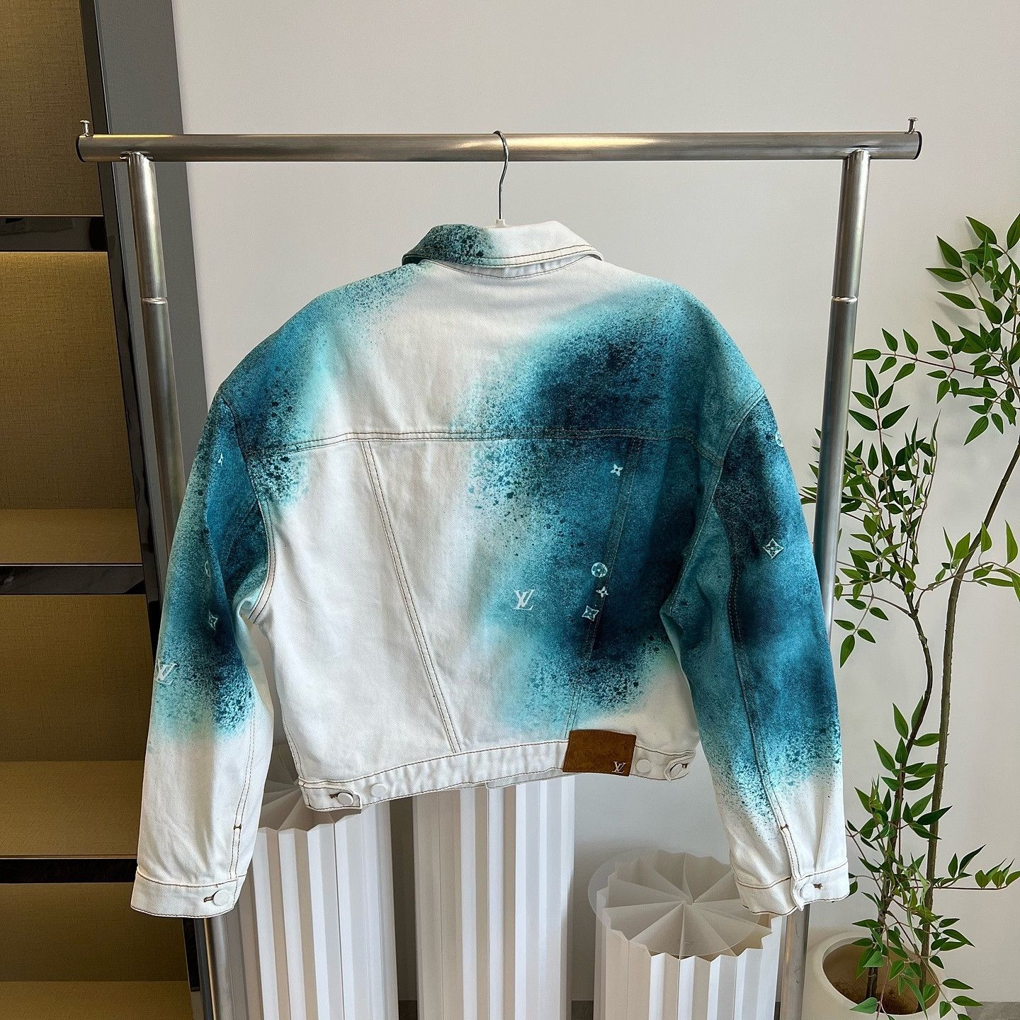 Louis Vuitton Louis Vuitton Spray Pattern Denim Jacket Size 46 Size US S / EU 44-46 / 1 - 2 Thumbnail