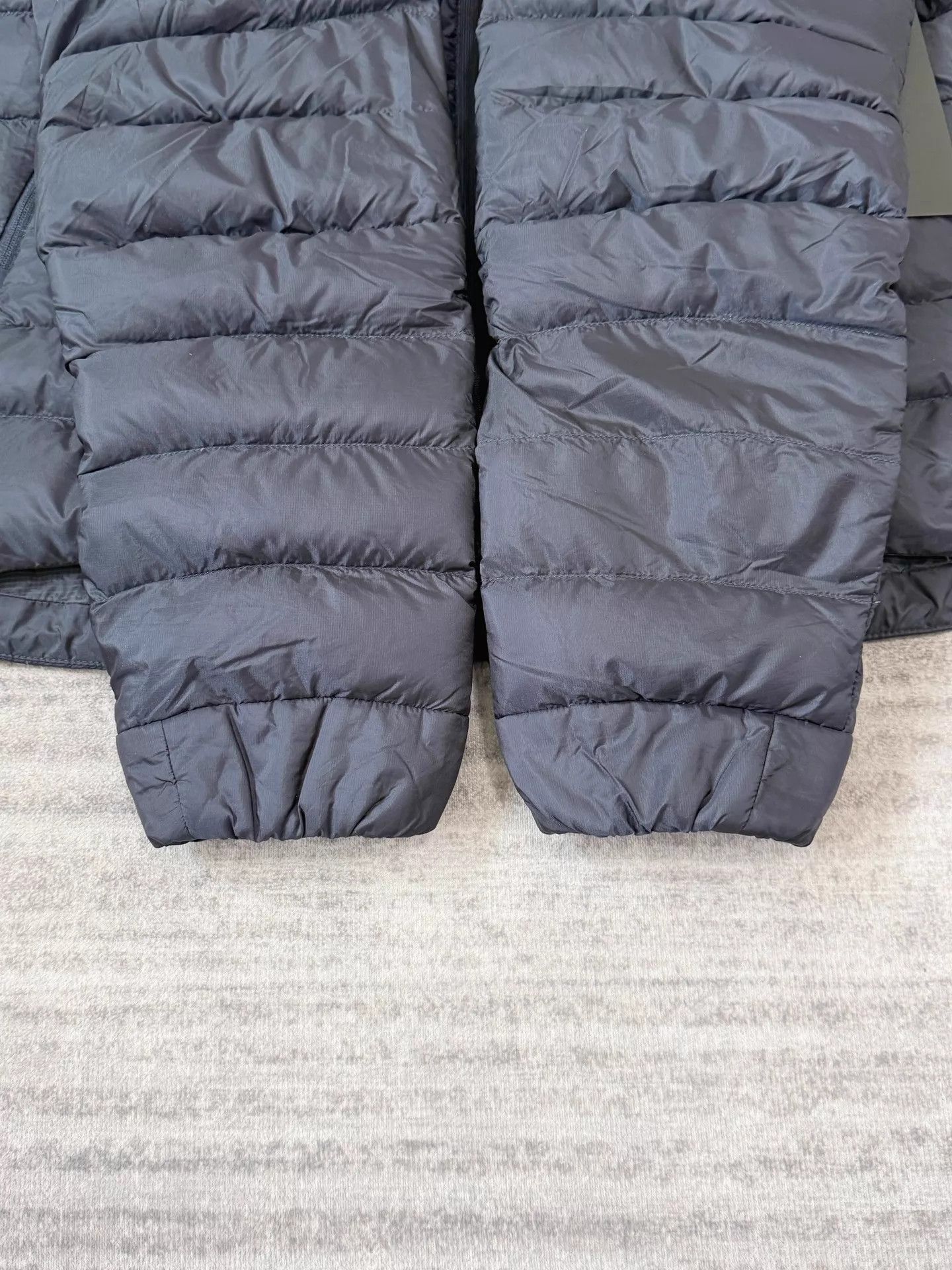 Arc'teryx Stylish Down Jacket in Deep Blue Size US S / EU 44-46 / 1 - 6 Thumbnail