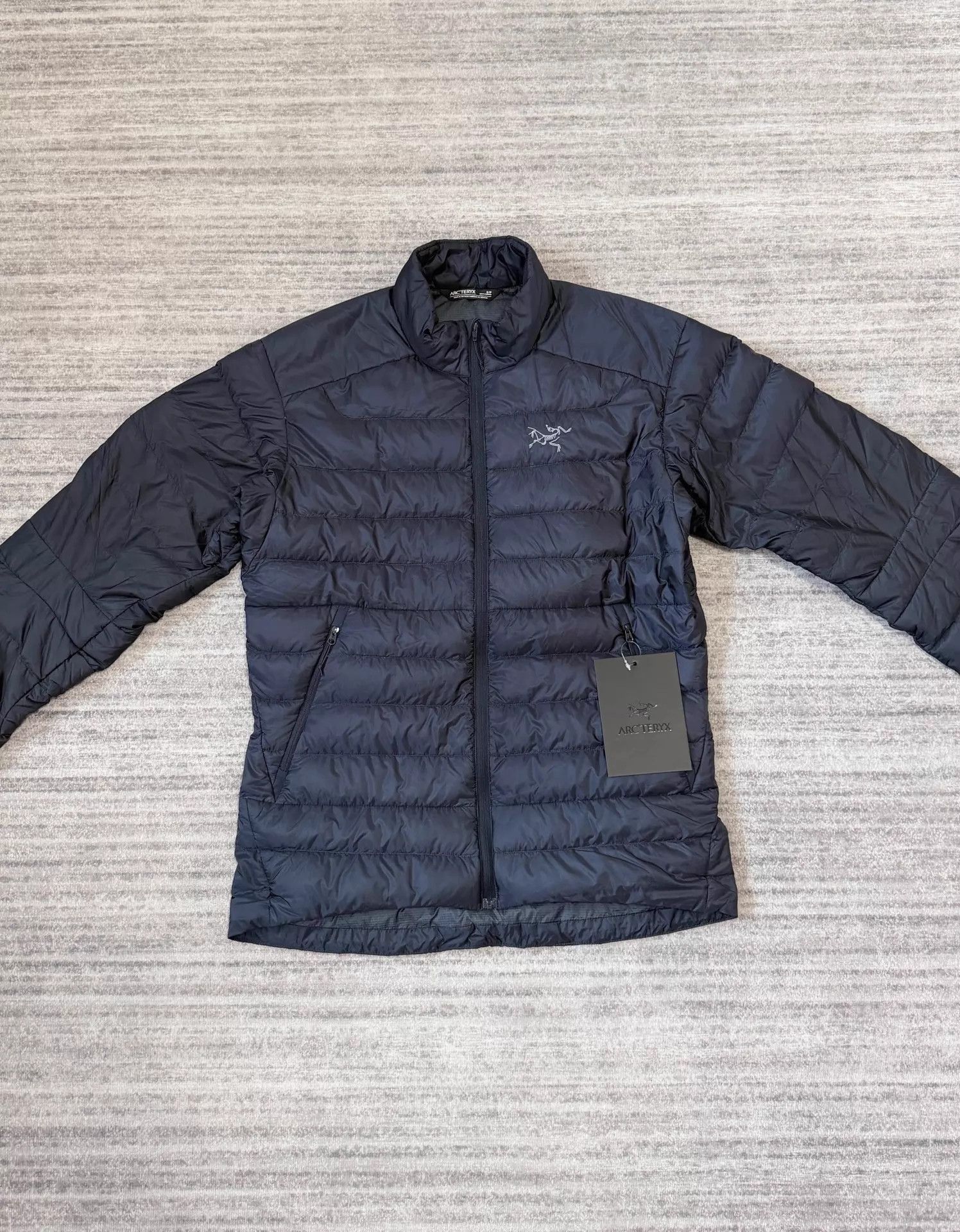 Arc'teryx Stylish Down Jacket in Deep Blue Size US S / EU 44-46 / 1 - 2 Thumbnail