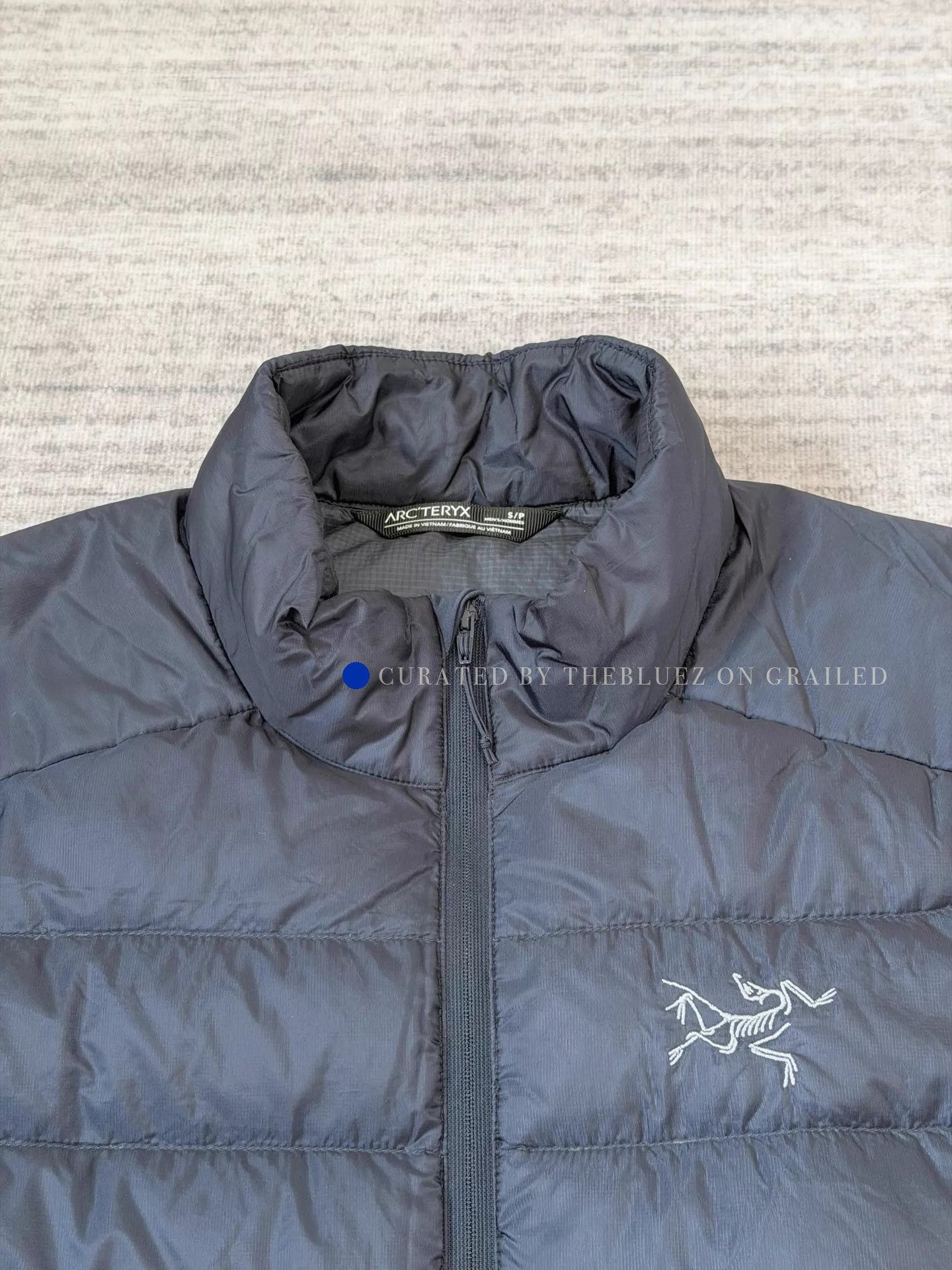 Arc'teryx Stylish Down Jacket in Deep Blue Size US S / EU 44-46 / 1 - 5 Thumbnail