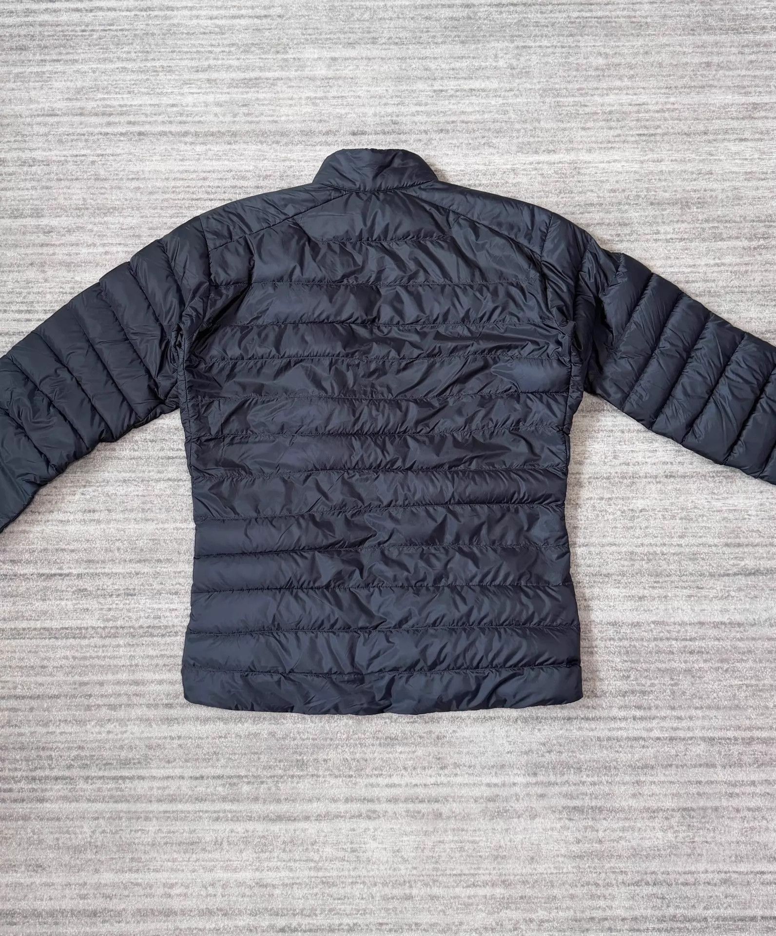 Arc'teryx Stylish Down Jacket in Deep Blue Size US S / EU 44-46 / 1 - 3 Thumbnail