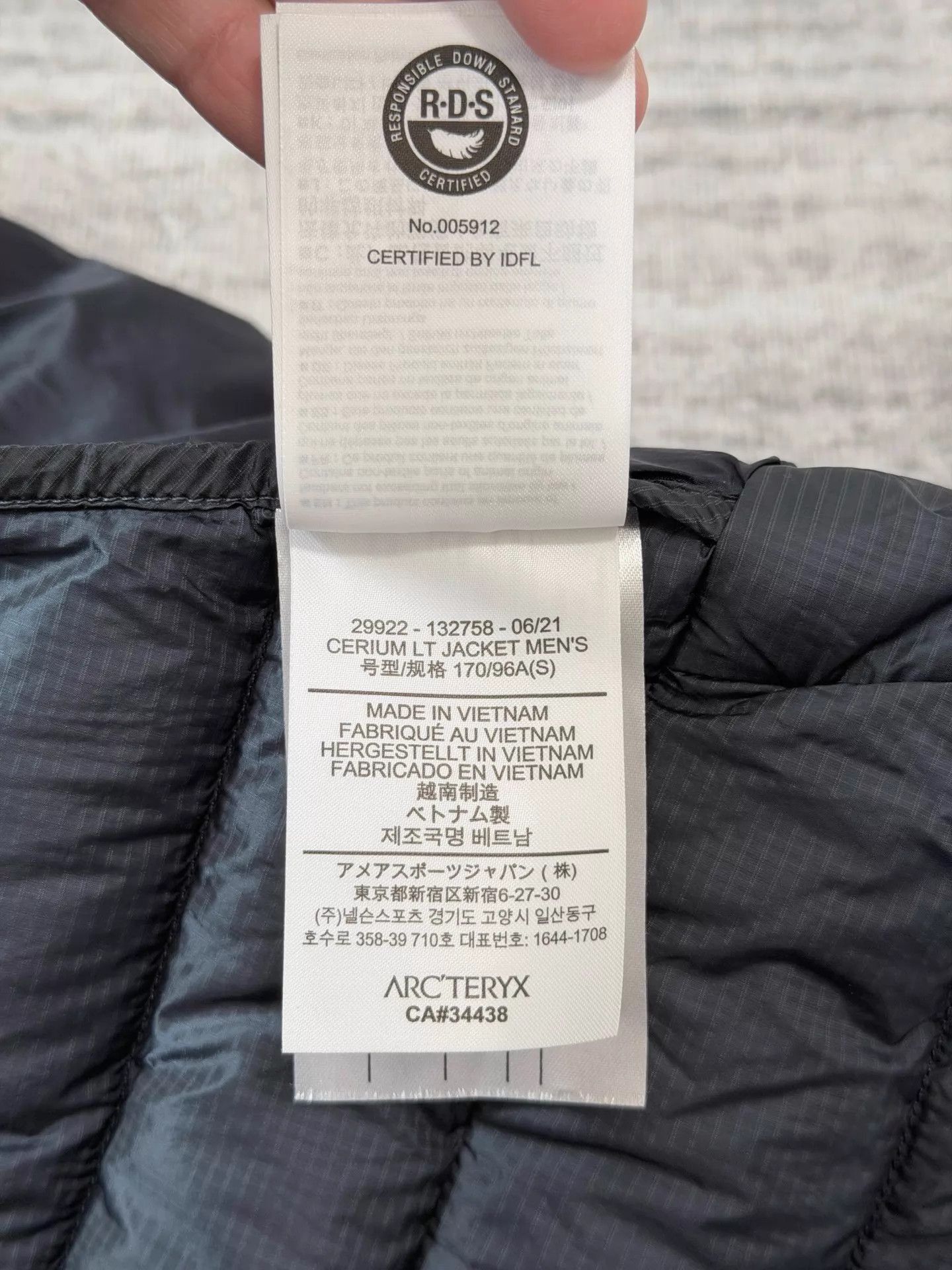 Arc'teryx Stylish Down Jacket in Deep Blue Size US S / EU 44-46 / 1 - 7 Thumbnail