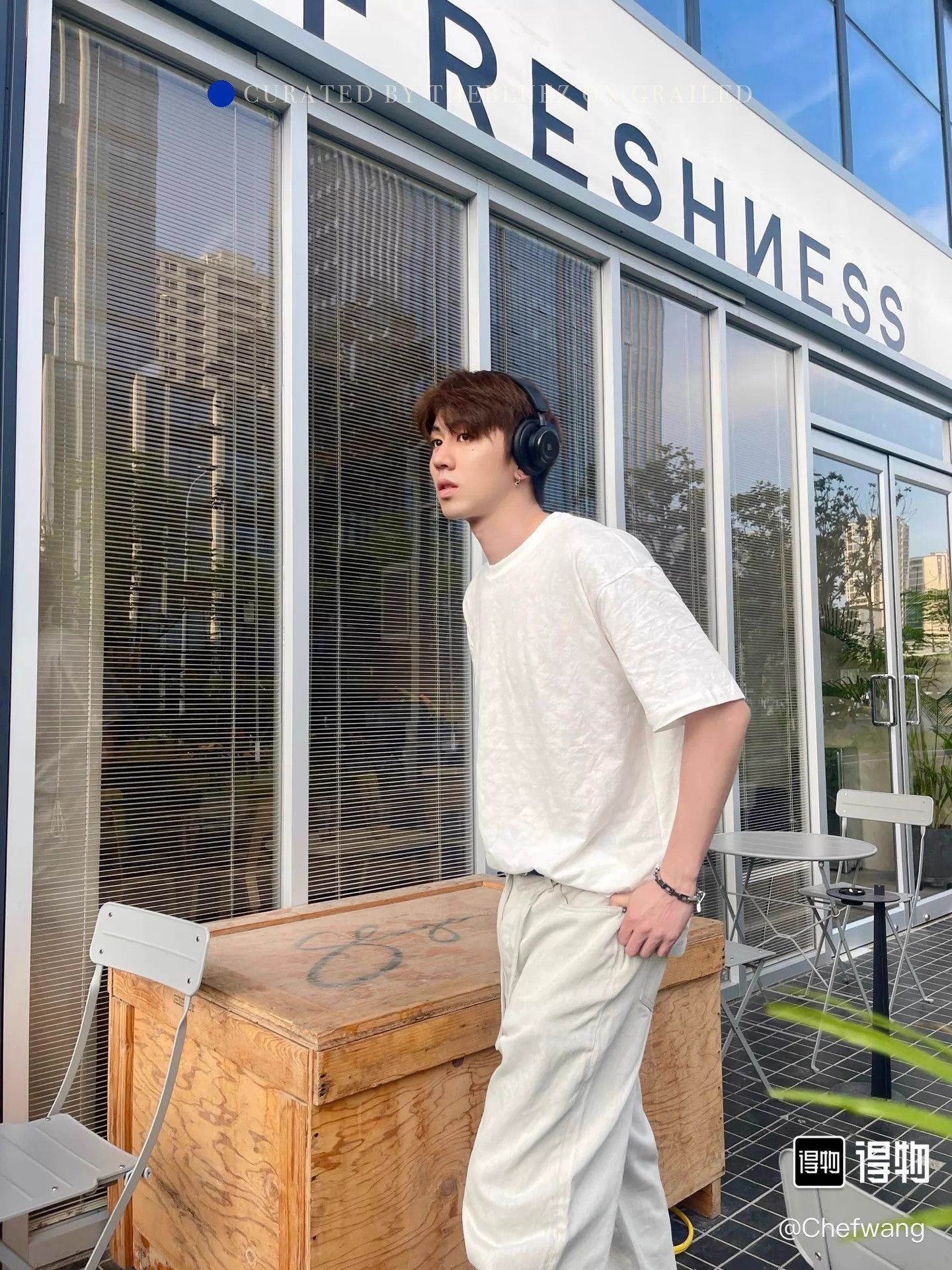 Louis Vuitton Embossed Cotton T-Shirt in White Size US M / EU 48-50 / 2 - 6 Thumbnail