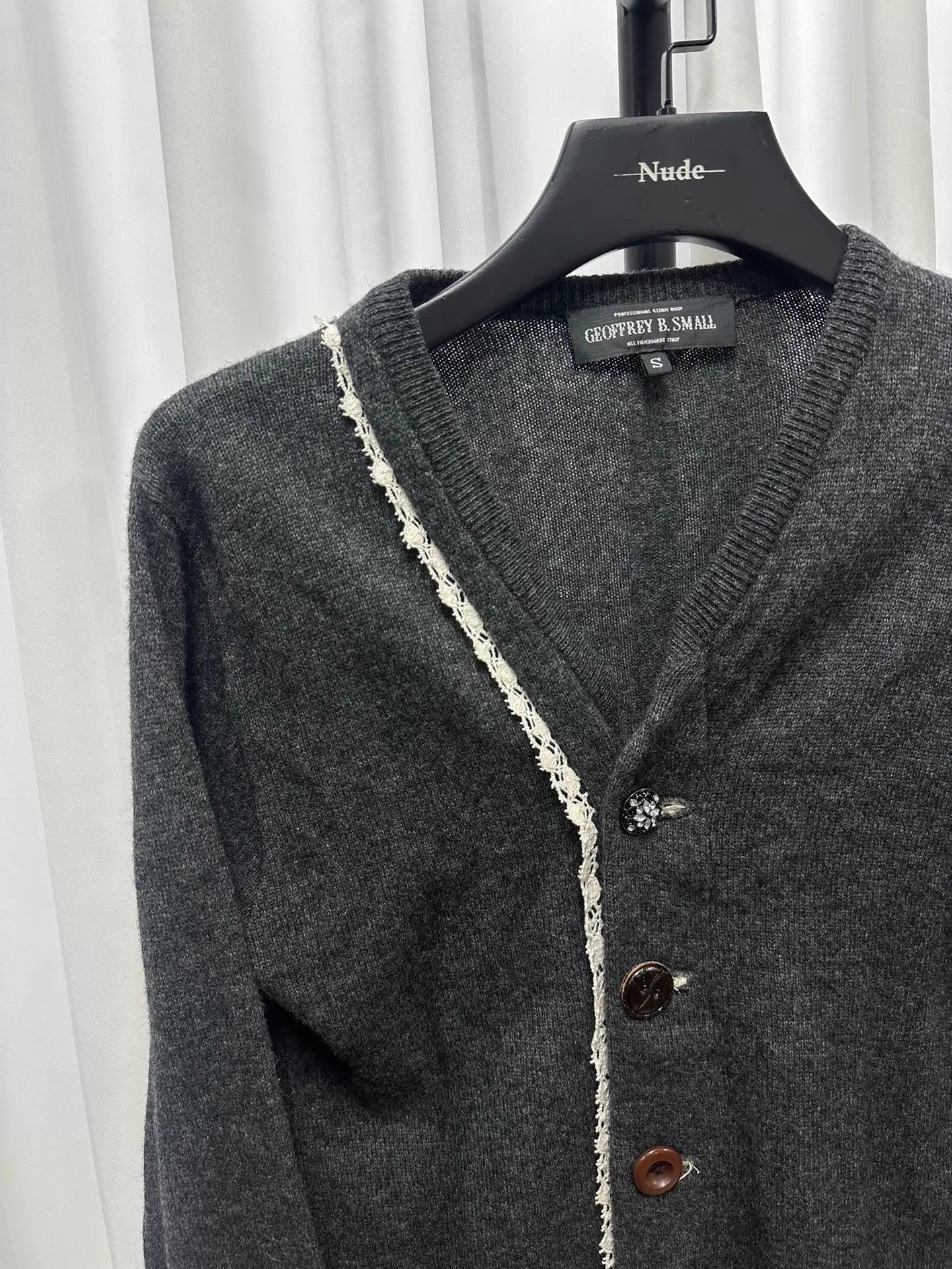 Geoffrey B. Small Intricate Lace Flower-Button Knit Sweater Size US S / EU 44-46 / 1 - 2 Thumbnail