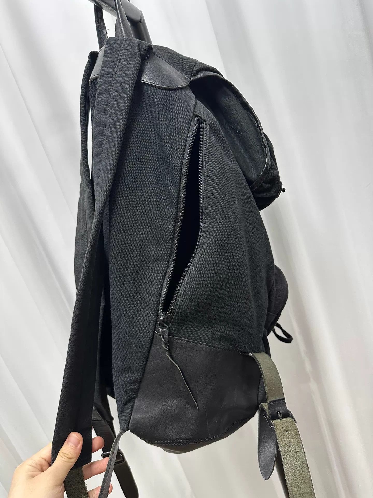 Yohji Yamamoto Panelled Washed Cowhide Backpack Size ONE SIZE - 6 Thumbnail