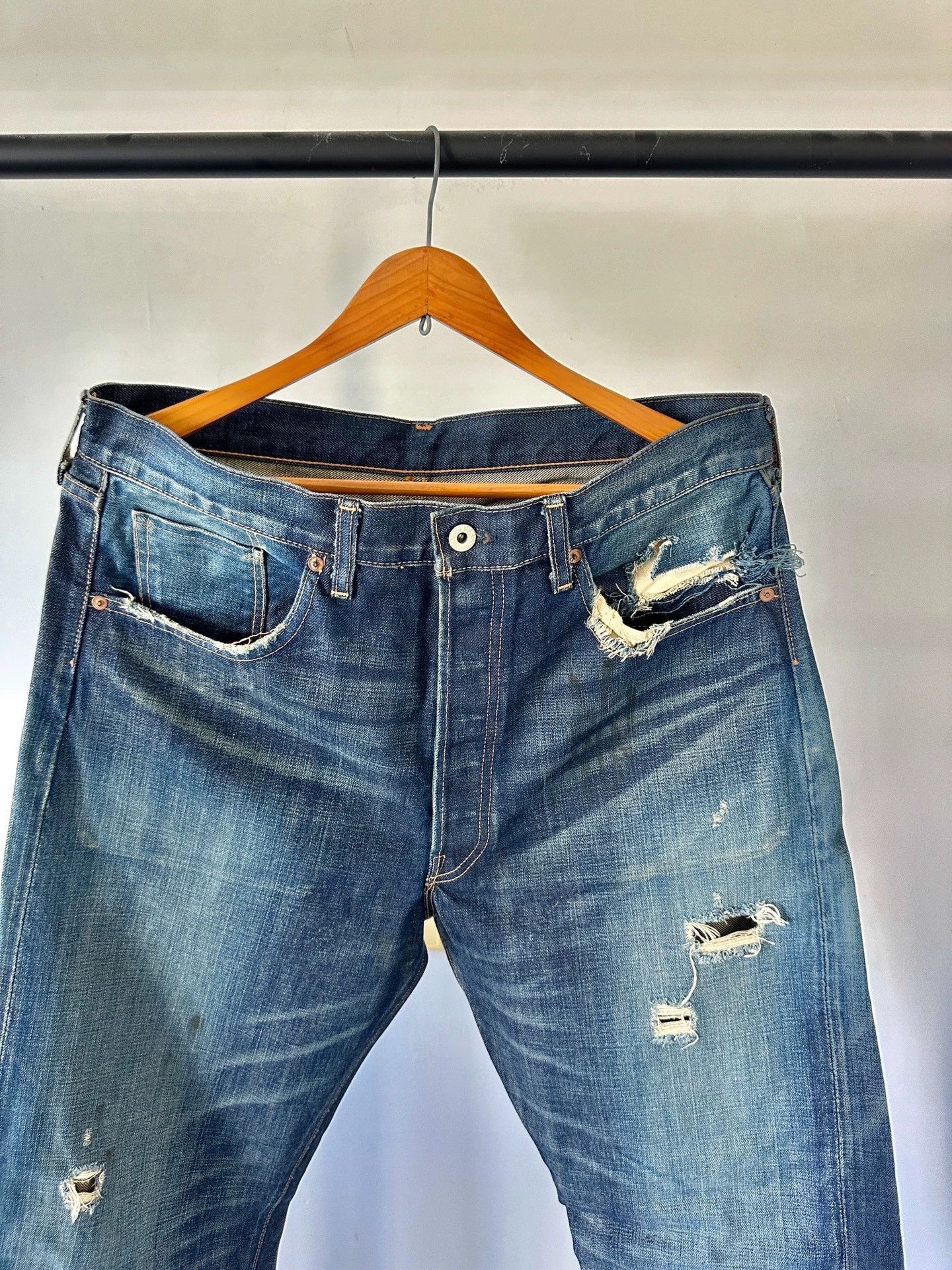 Levi's Classic Distressed Denim in Blue Size US 36 / EU 52 - 2 Thumbnail