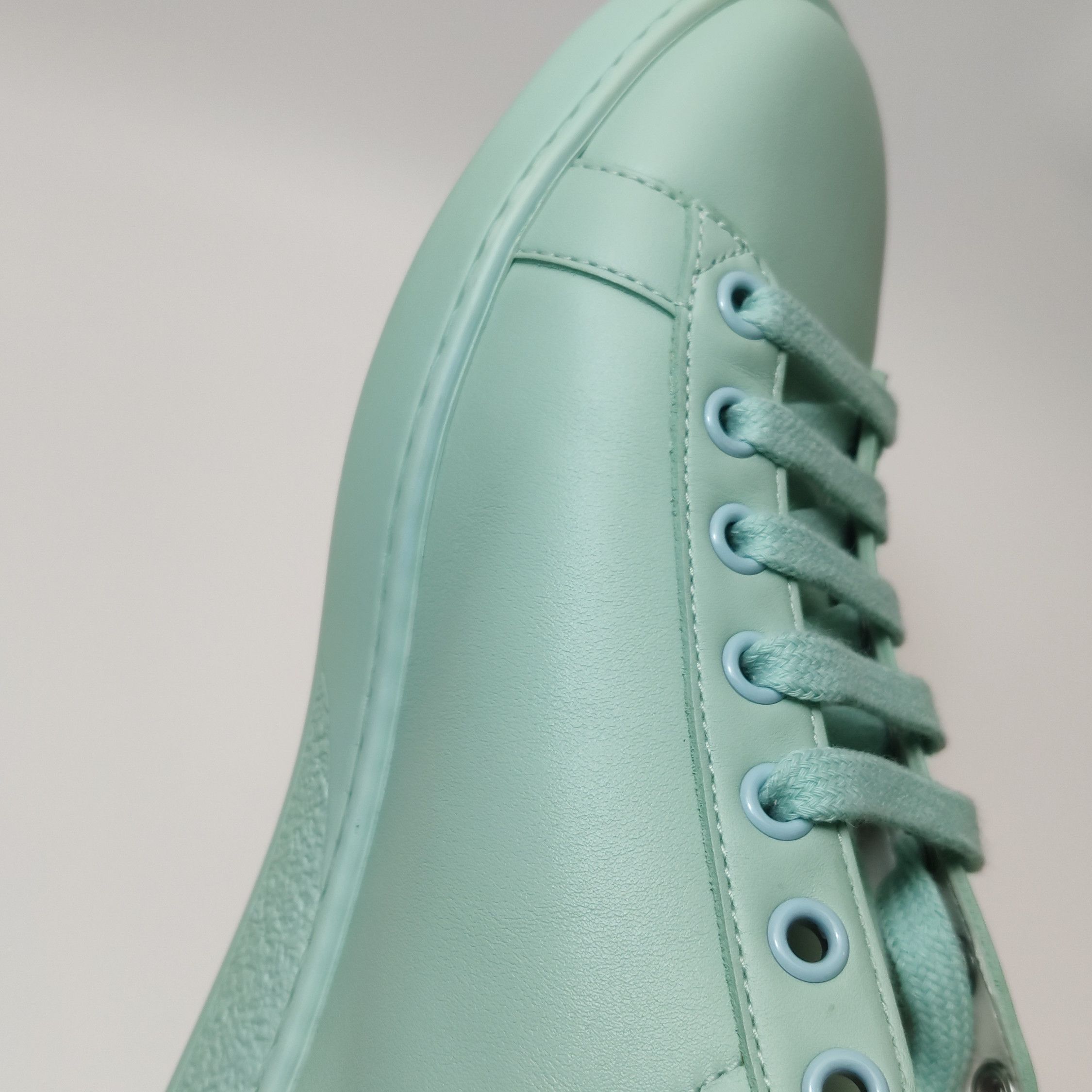 Gucci Gucci Women 6-5 Lowtop Sneakers Size US 6.5 / IT 36.5 - 13 Thumbnail