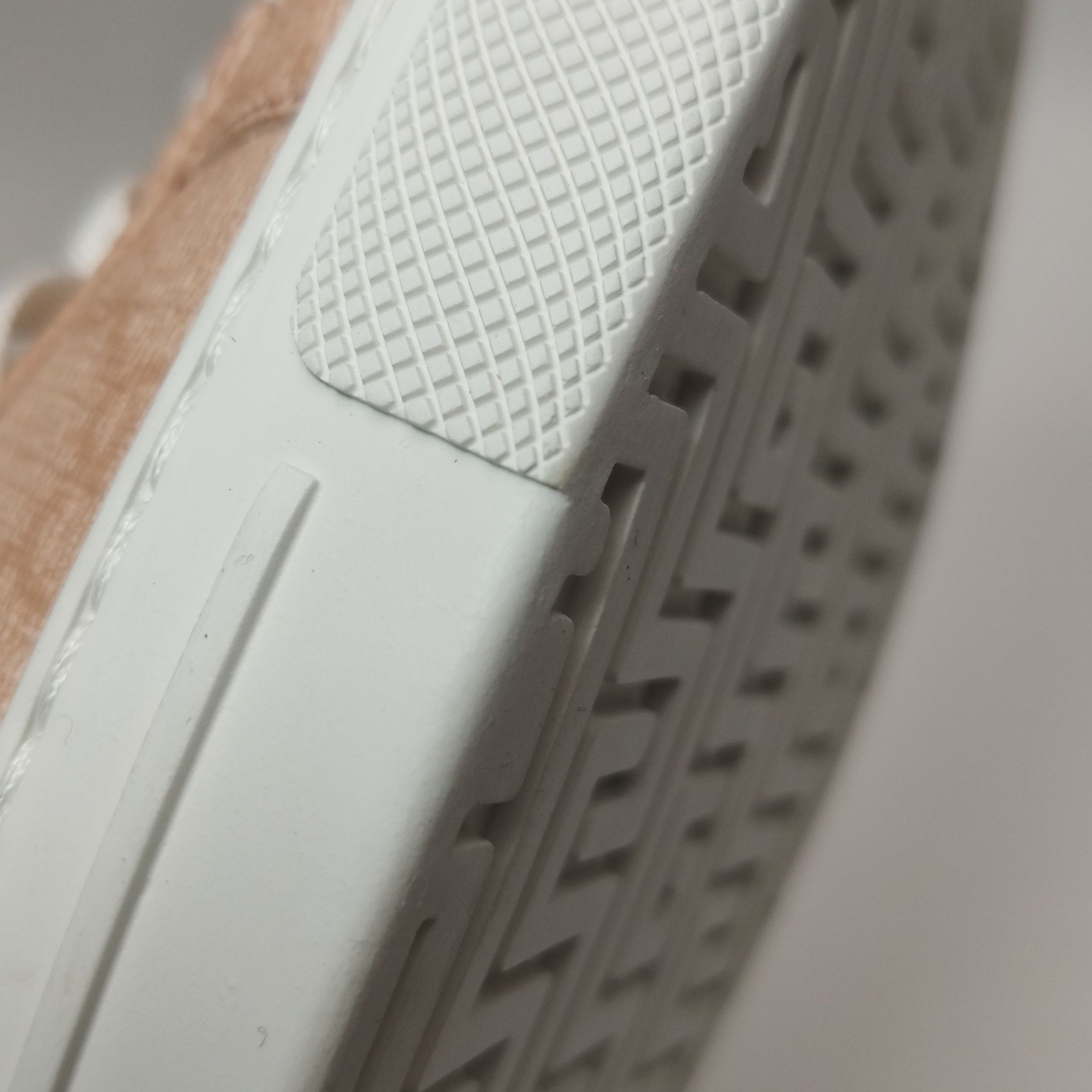 Gucci Gucci Women 7 Lowtop Sneakers Size US 7 / IT 37 - 8 Thumbnail