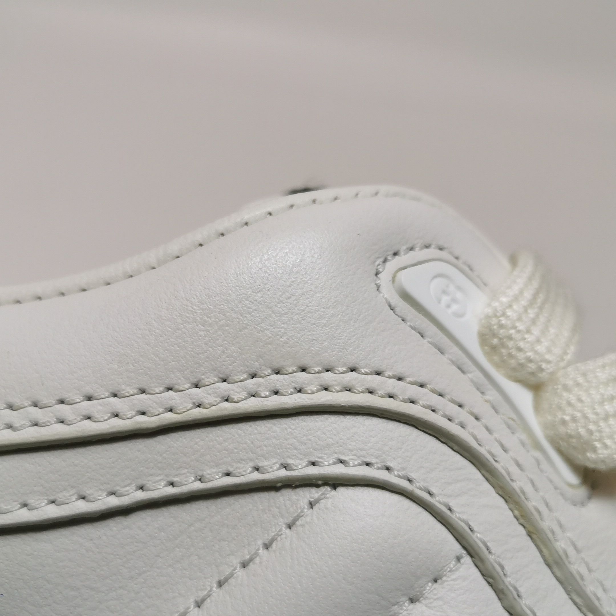Gucci Gucci Women 8-5 Lowtop Sneakers Size US 8.5 / IT 38.5 - 10 Thumbnail