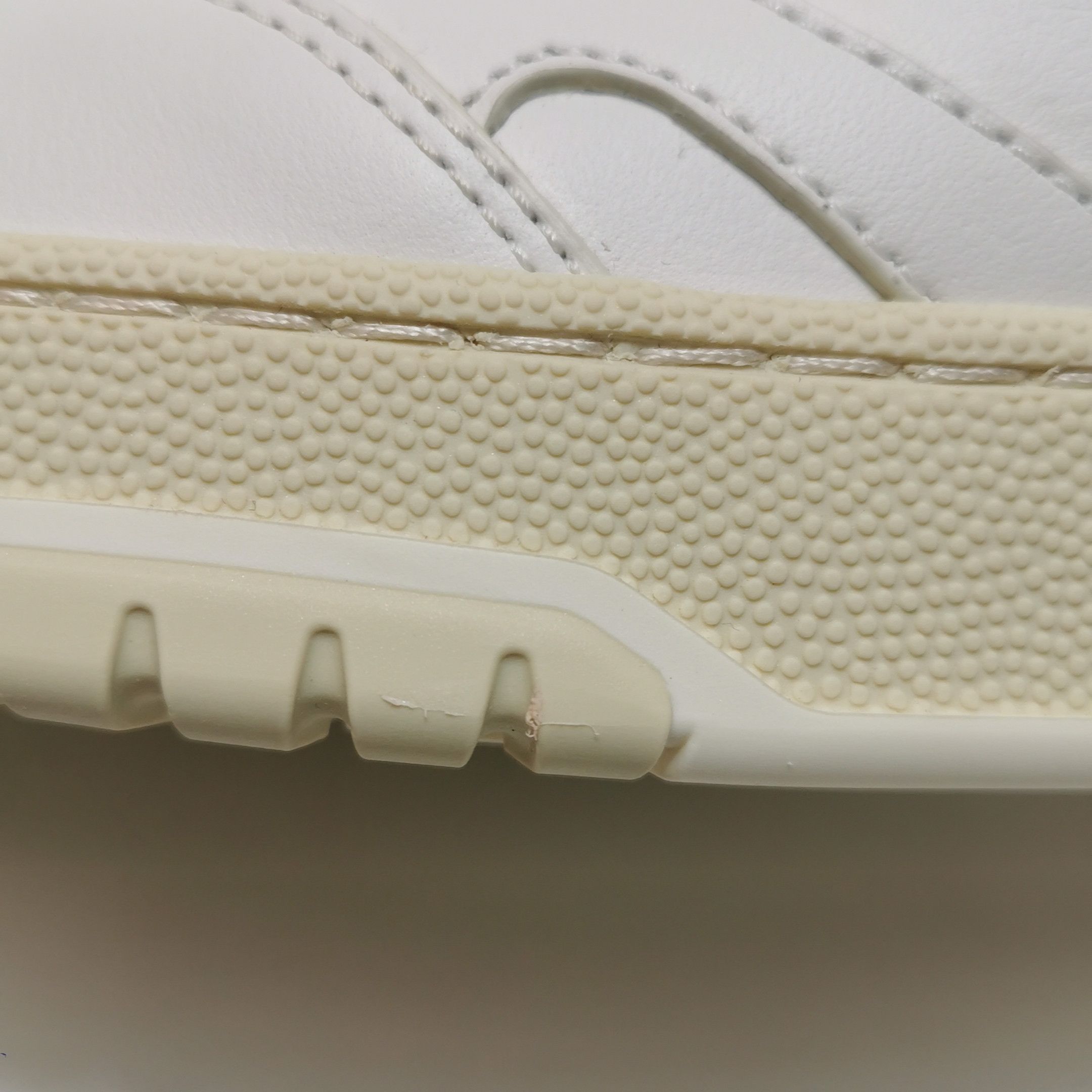Gucci Gucci Women 8-5 Lowtop Sneakers Size US 8.5 / IT 38.5 - 11 Thumbnail