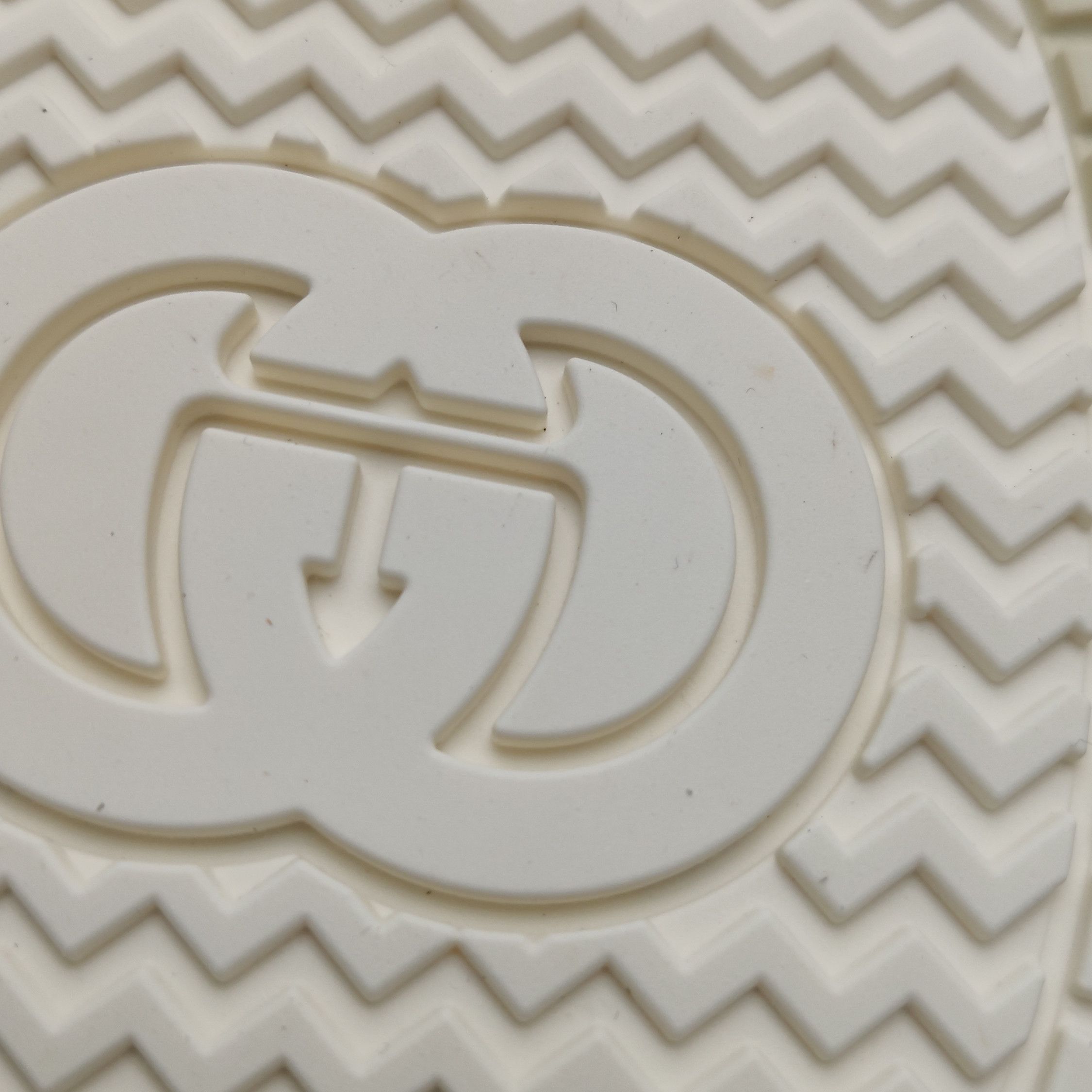 Gucci Gucci Women 7 Lowtop Sneakers Size US 7 / IT 37 - 8 Thumbnail