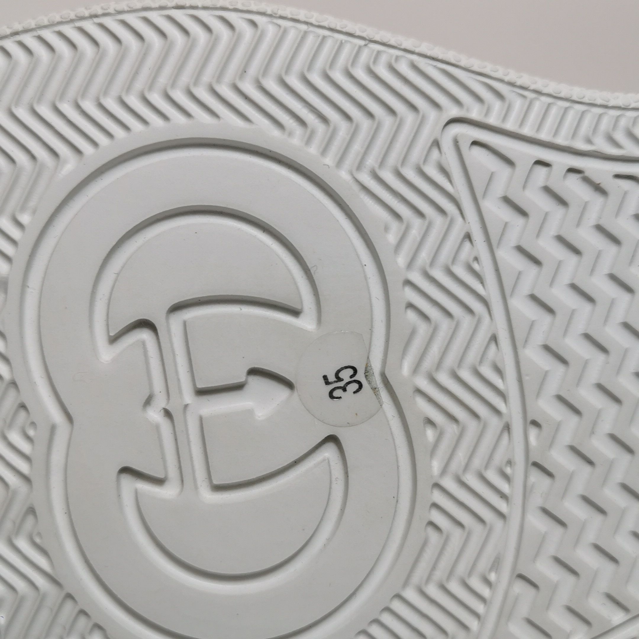 Gucci Gucci Women 5 Lowtop Sneakers Size US 5 / IT 35 - 11 Thumbnail