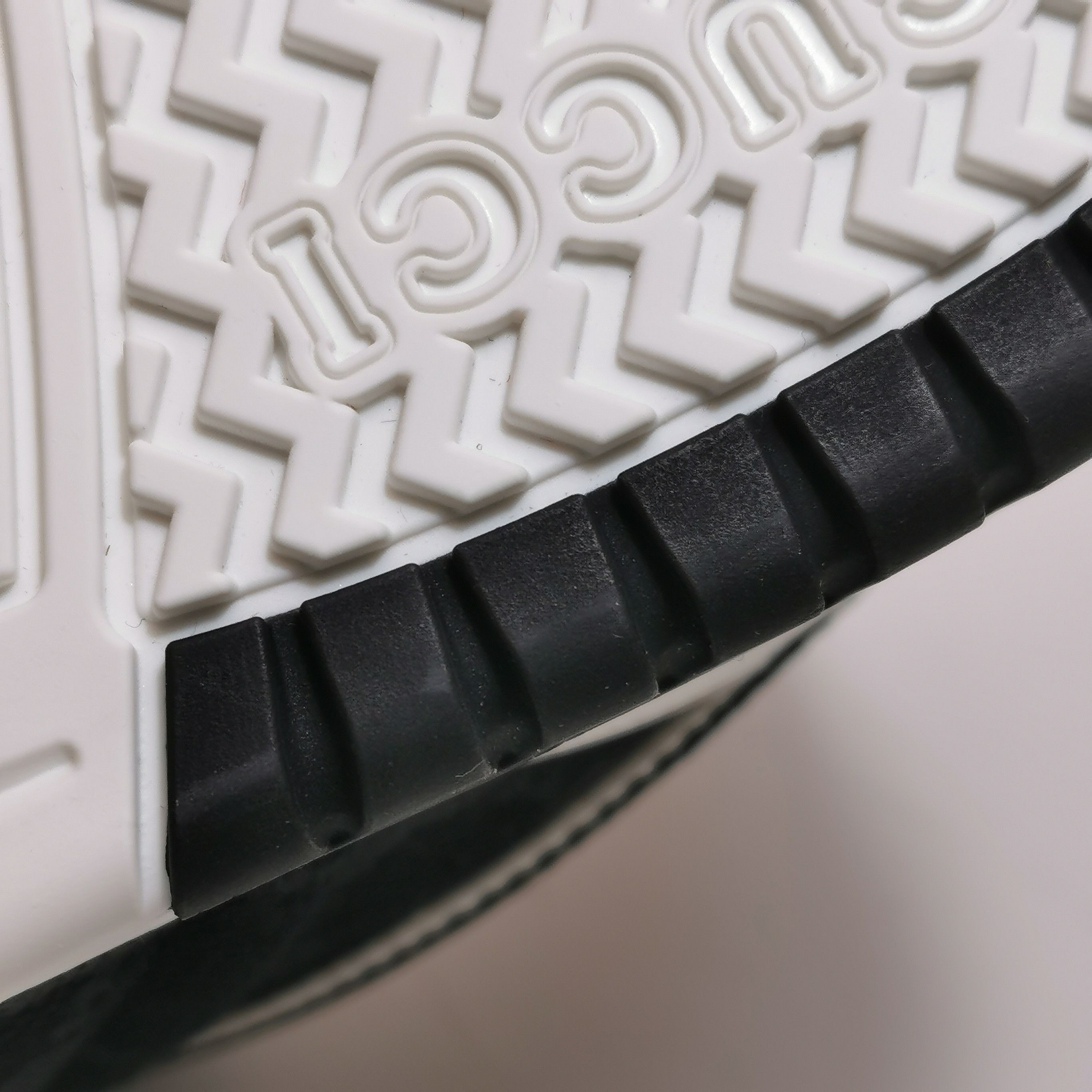 Gucci Gucci Women 5-5 Lowtop Sneakers Size US 5.5 / IT 35.5 - 9 Thumbnail