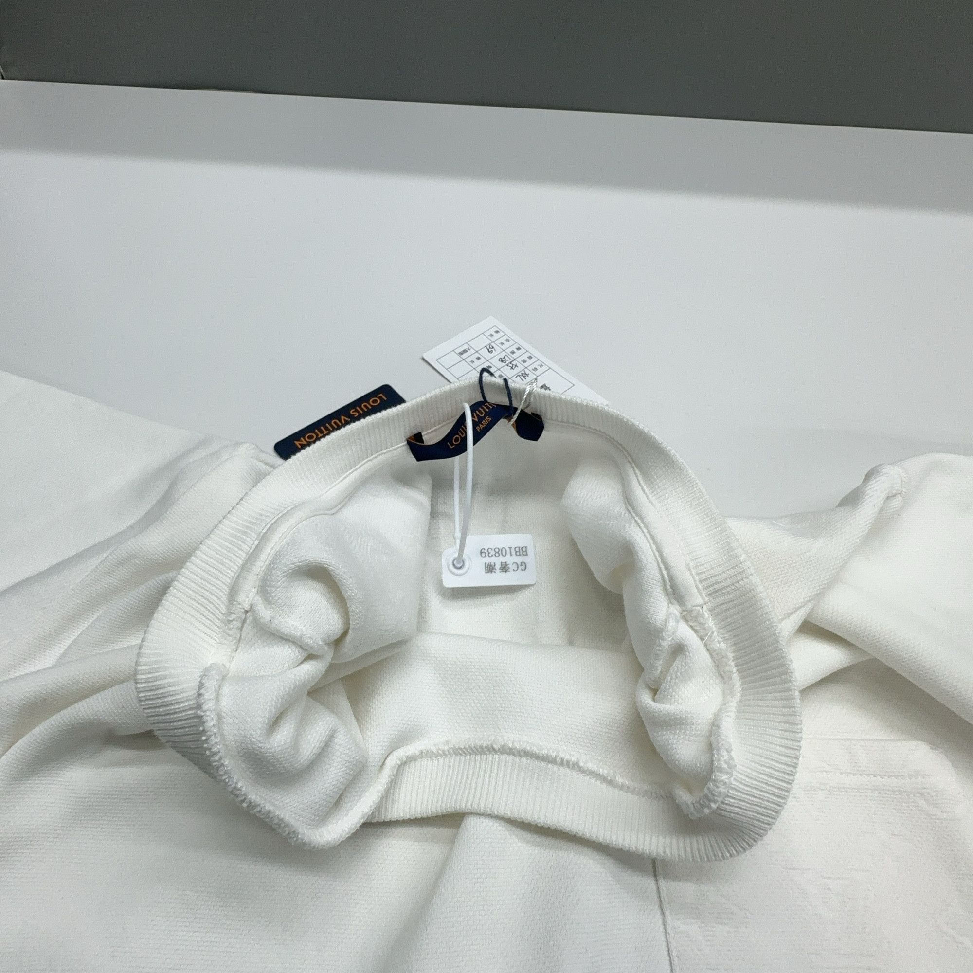 Louis Vuitton Louis Vuitton Pocket T-Shirt Size XXL Size US XXL / EU 58 / 5 - 6 Thumbnail