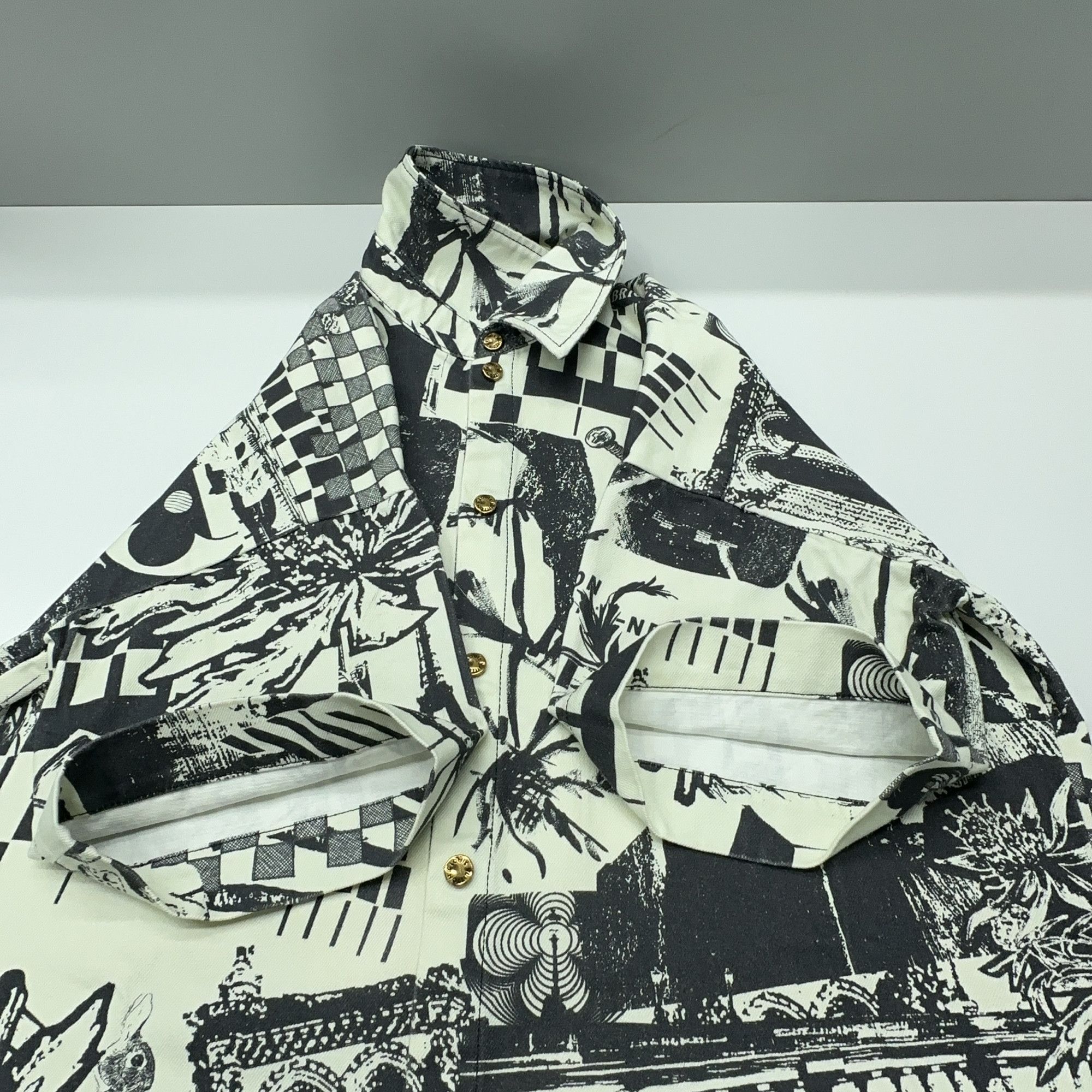 Louis Vuitton Louis Vuitton Graphic Print Button Up Shirt Size L Size US L / EU 52-54 / 3 - 10 Thumbnail