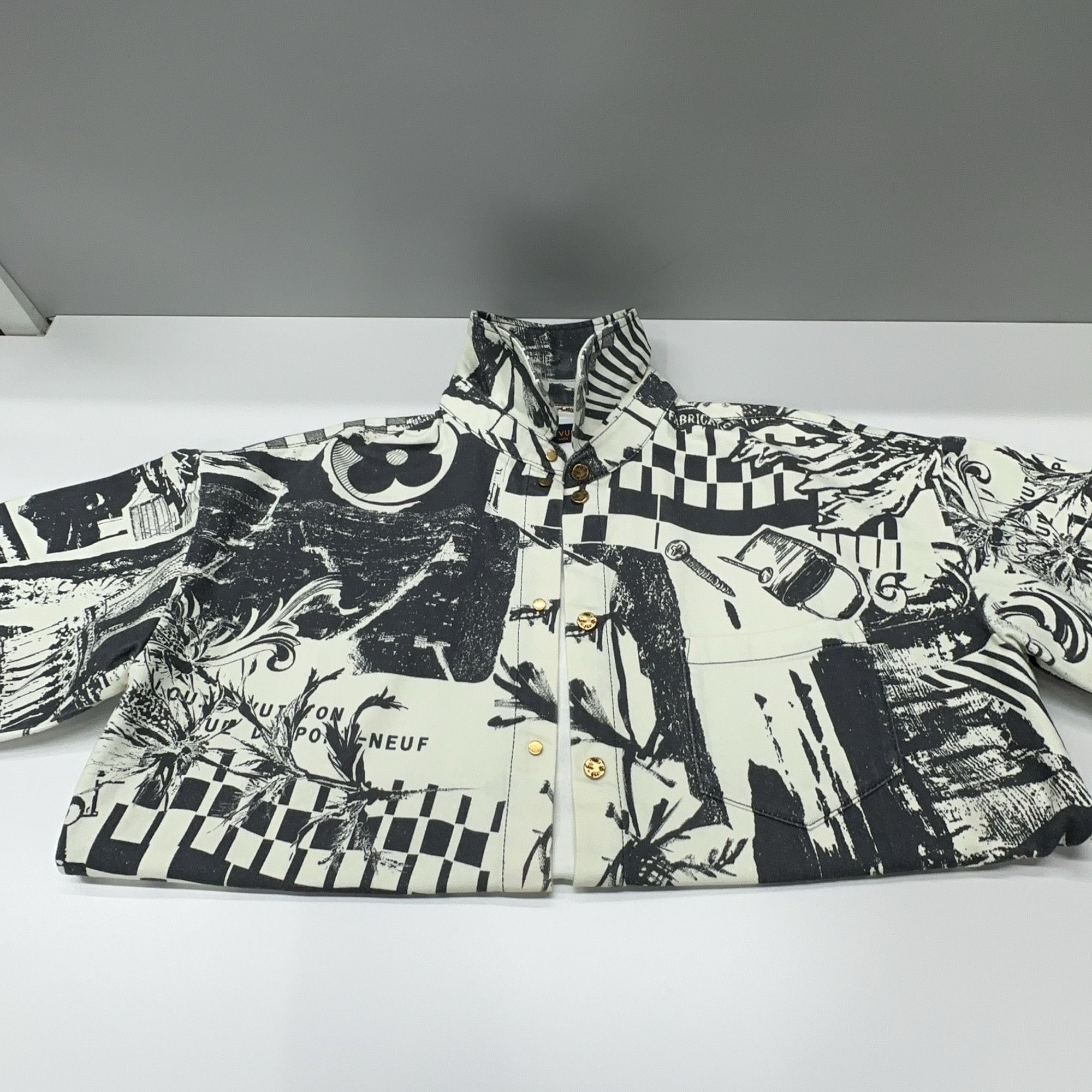 Louis Vuitton Louis Vuitton Graphic Print Button Up Shirt Size L Size US L / EU 52-54 / 3 - 6 Thumbnail