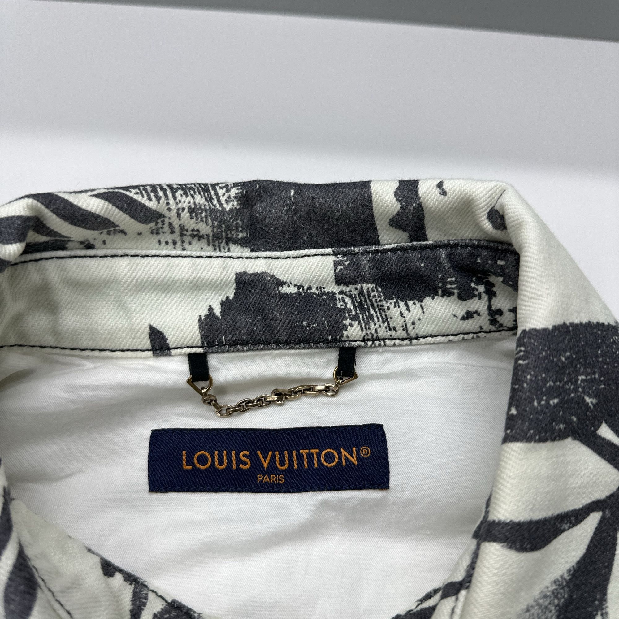 Louis Vuitton Louis Vuitton Graphic Print Button Up Shirt Size L Size US L / EU 52-54 / 3 - 3 Thumbnail
