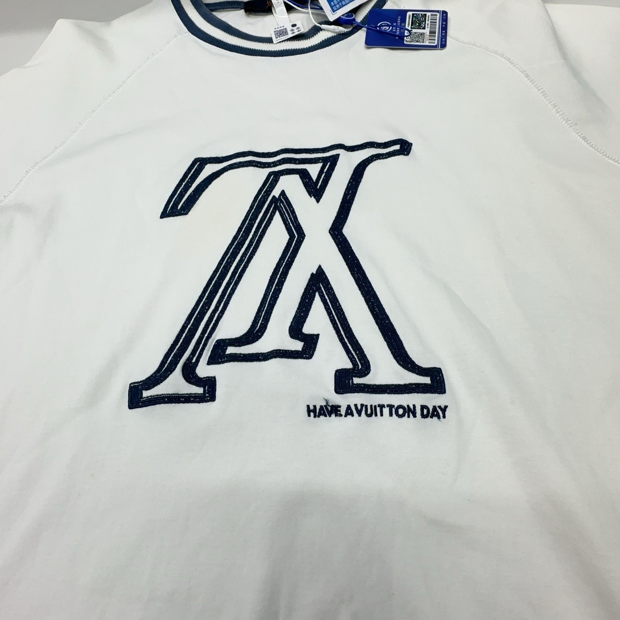 Louis Vuitton Louis Vuitton Embroidered Logo T-Shirt Size M Size US M / EU 48-50 / 2 - 10 Thumbnail