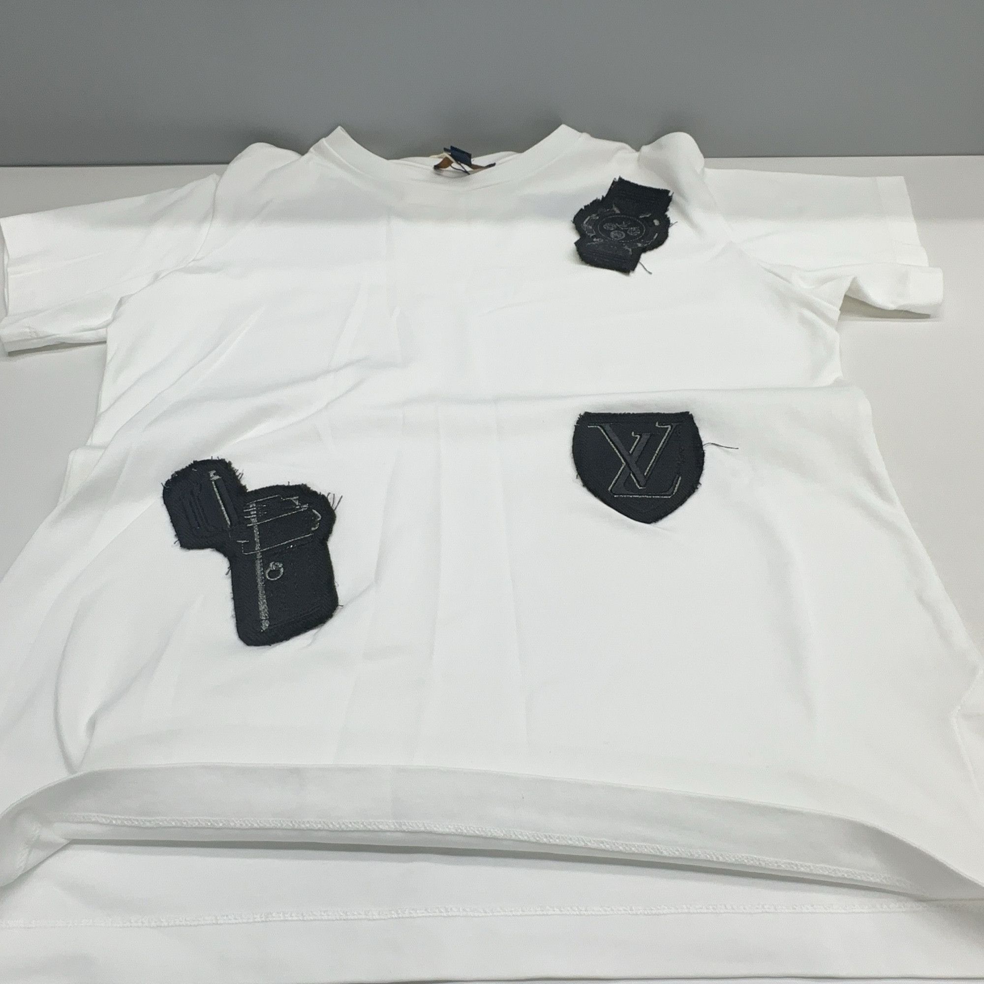 Louis Vuitton Louis Vuitton Patch Short Sleeve T-Shirt Size L Size US L / EU 52-54 / 3 - 6 Thumbnail