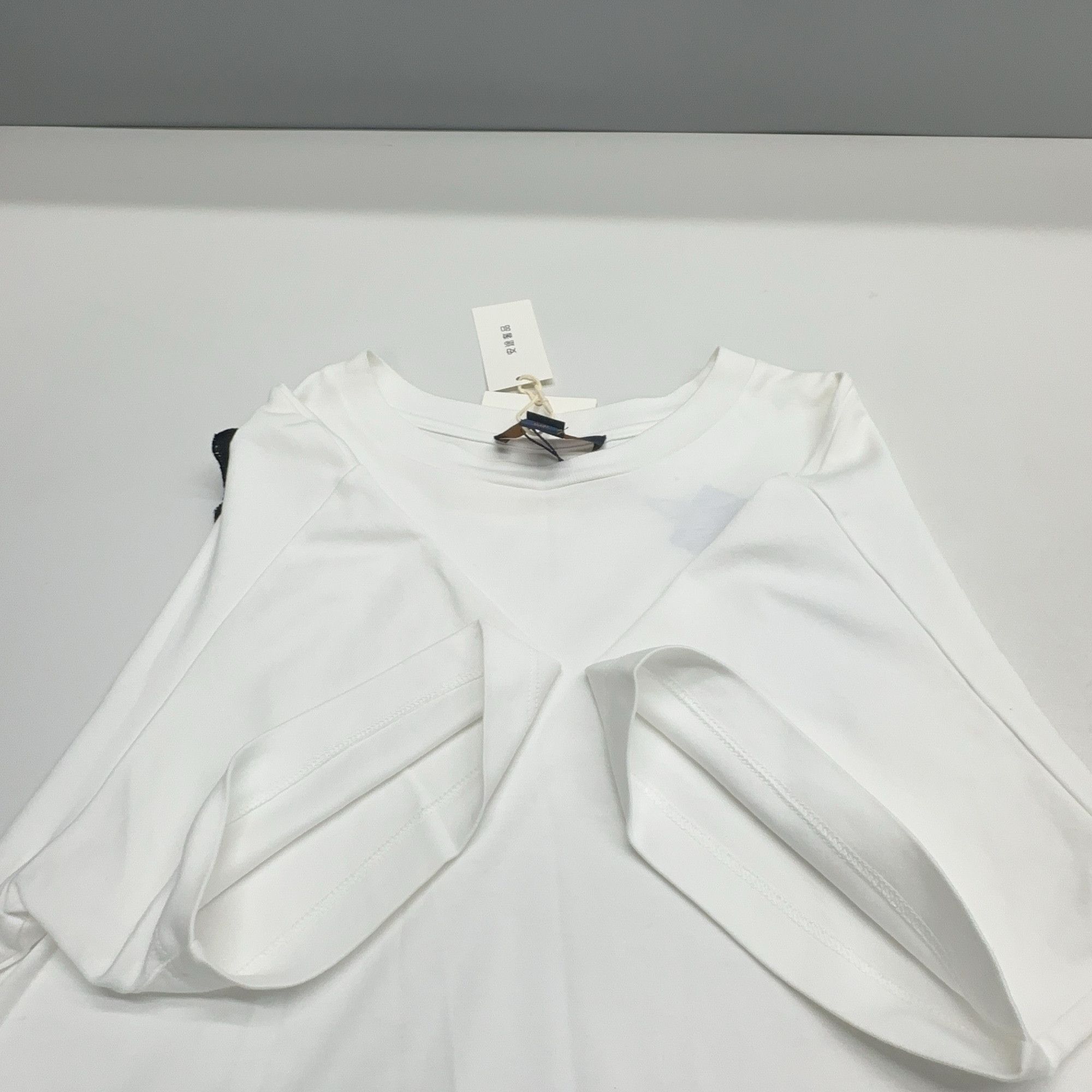 Louis Vuitton Louis Vuitton Patch Short Sleeve T-Shirt Size L Size US L / EU 52-54 / 3 - 7 Thumbnail