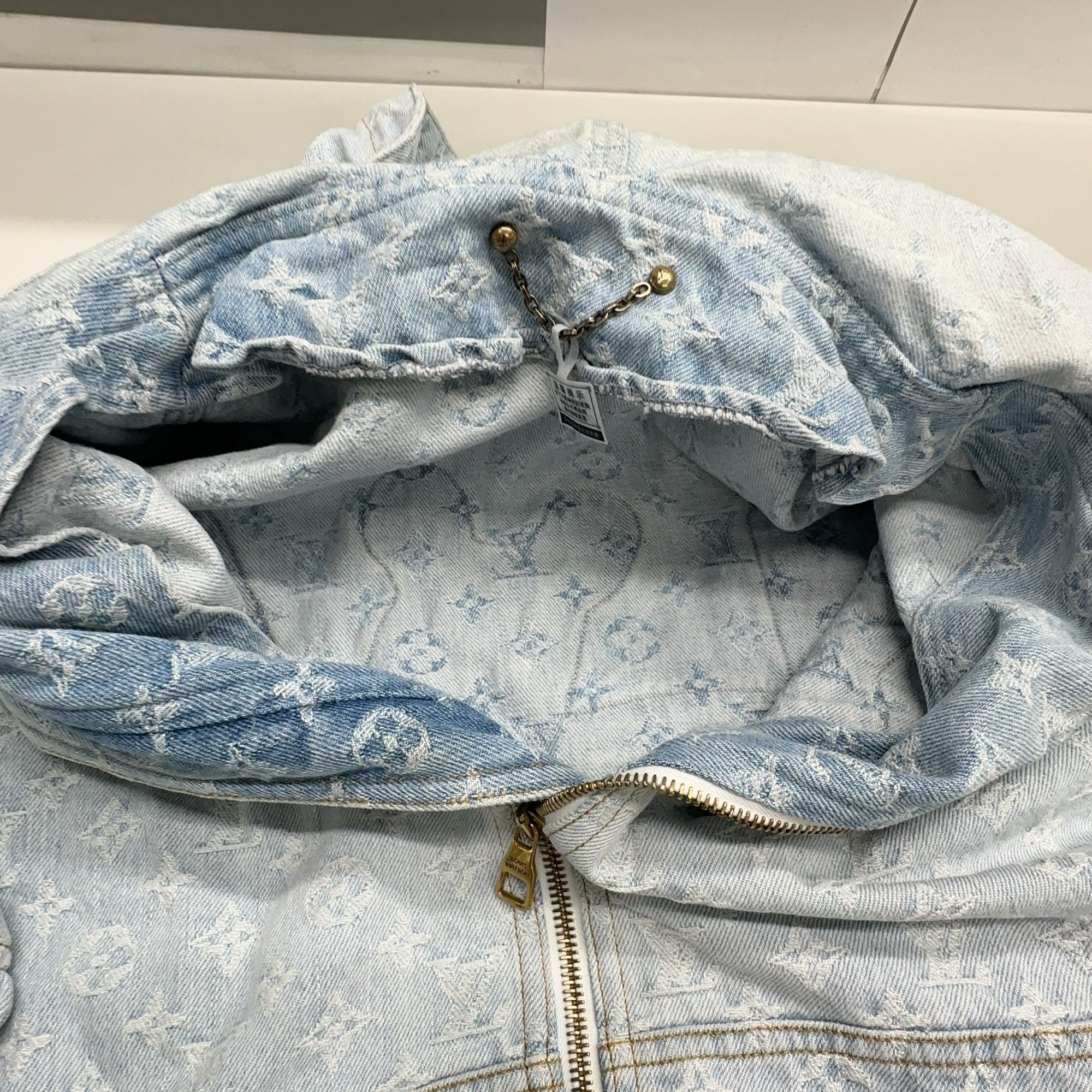 Louis Vuitton Louis Vuitton x NBA Monogram Denim Hoodie Jacket M Size US M / EU 48-50 / 2 - 9 Thumbnail