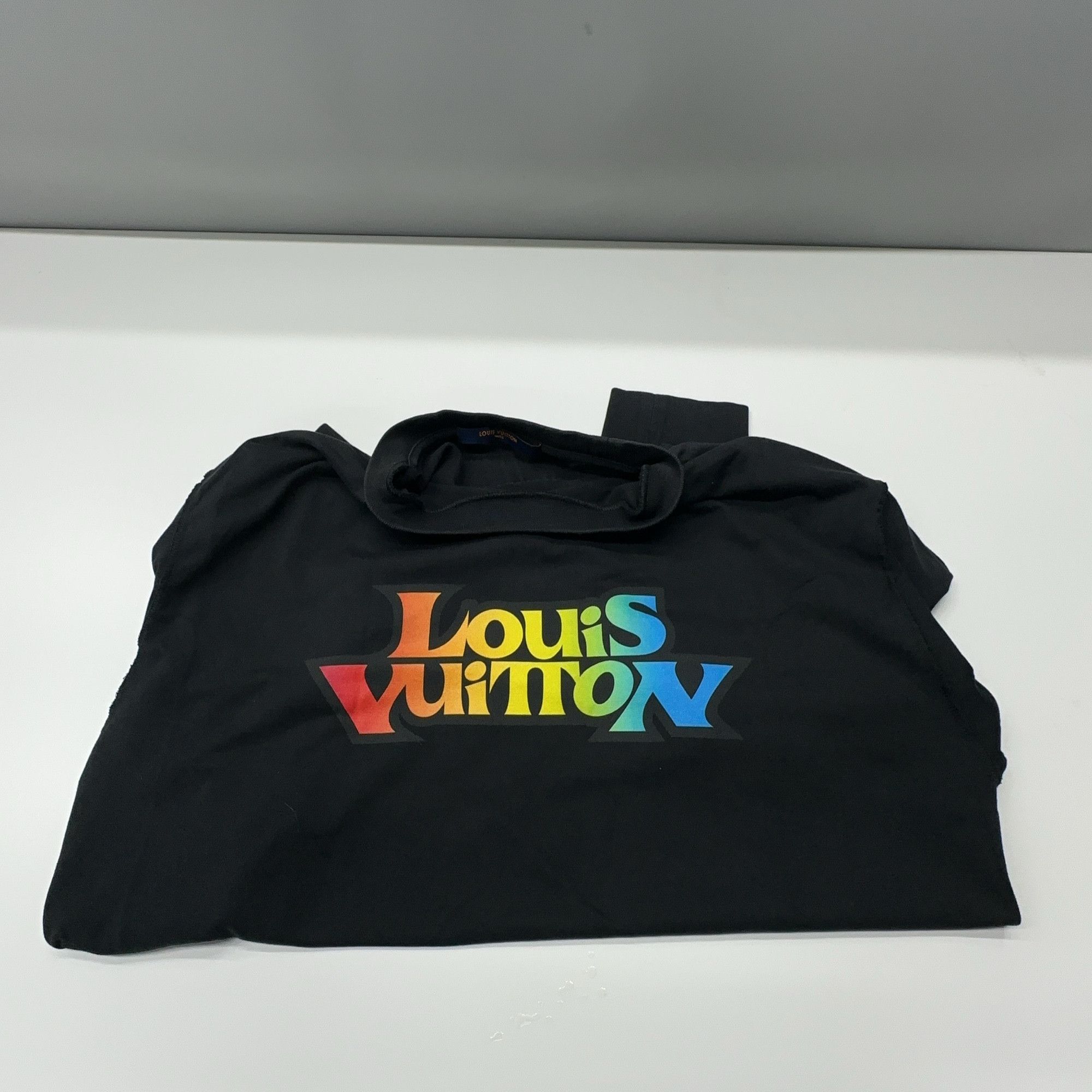 Louis Vuitton Louis Vuitton Rainbow Logo Long Sleeve T-Shirt Size S Size US S / EU 44-46 / 1 - 5 Thumbnail