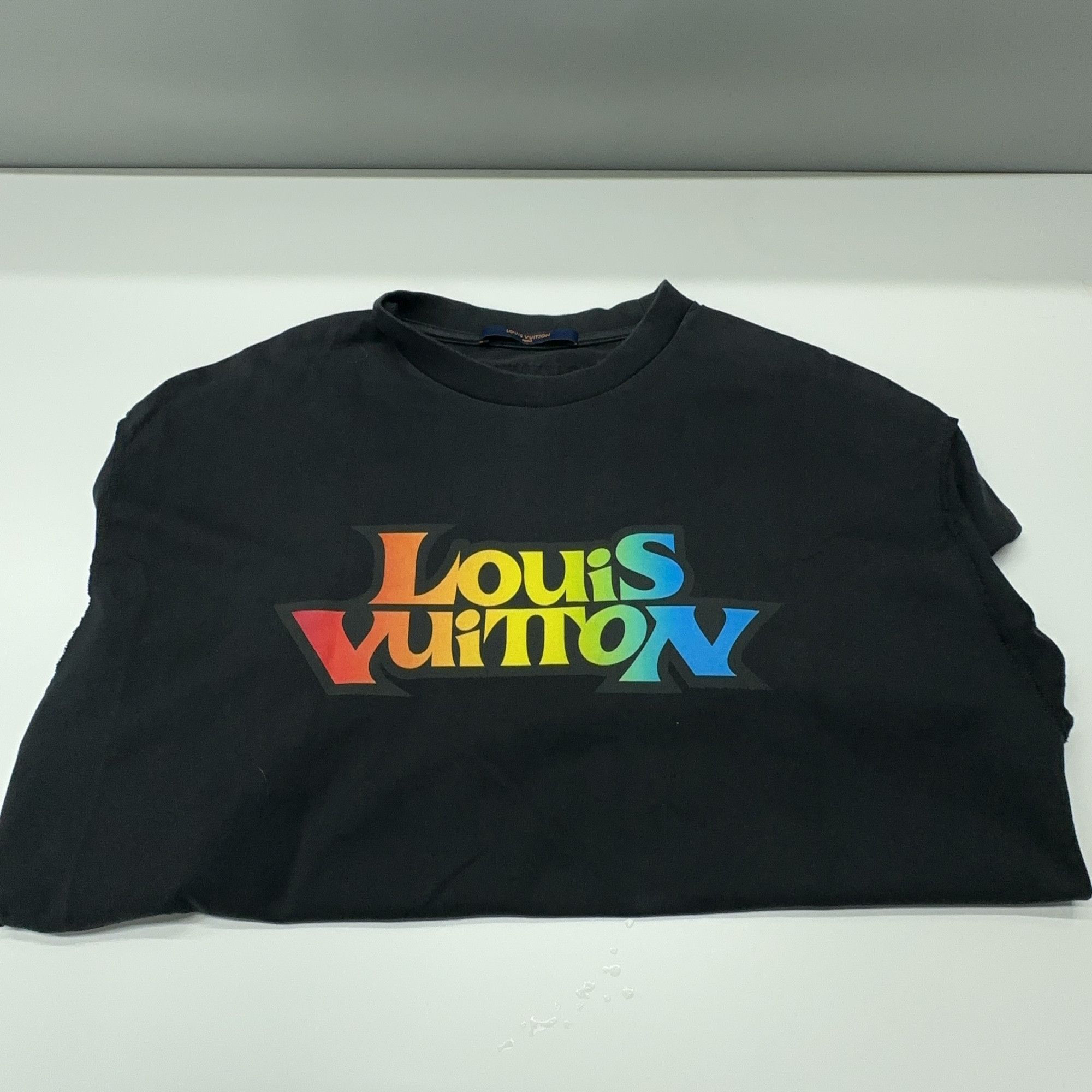 Louis Vuitton Louis Vuitton Rainbow Logo Long Sleeve T-Shirt Size S Size US S / EU 44-46 / 1 - 6 Thumbnail