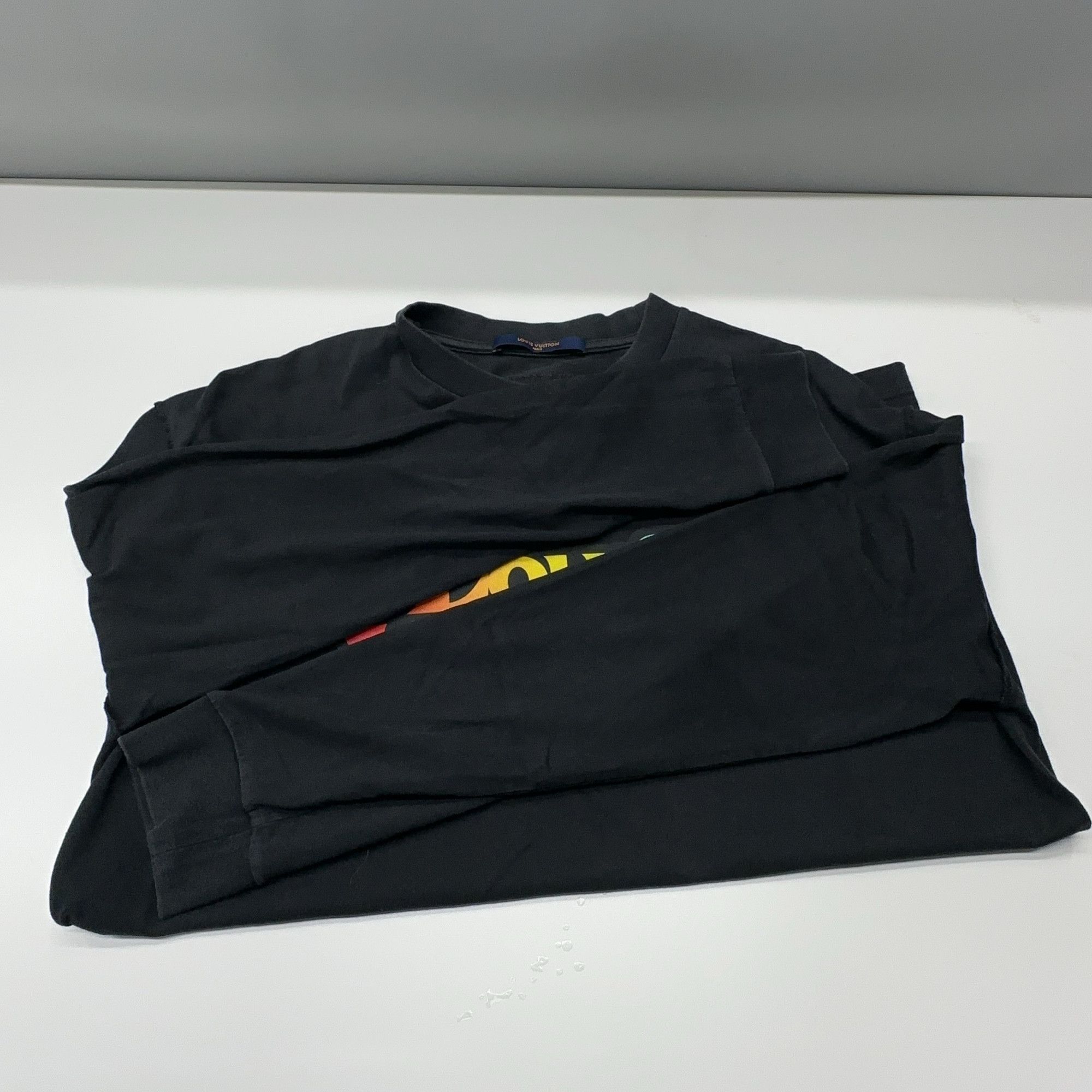 Louis Vuitton Louis Vuitton Rainbow Logo Long Sleeve T-Shirt Size S Size US S / EU 44-46 / 1 - 7 Thumbnail