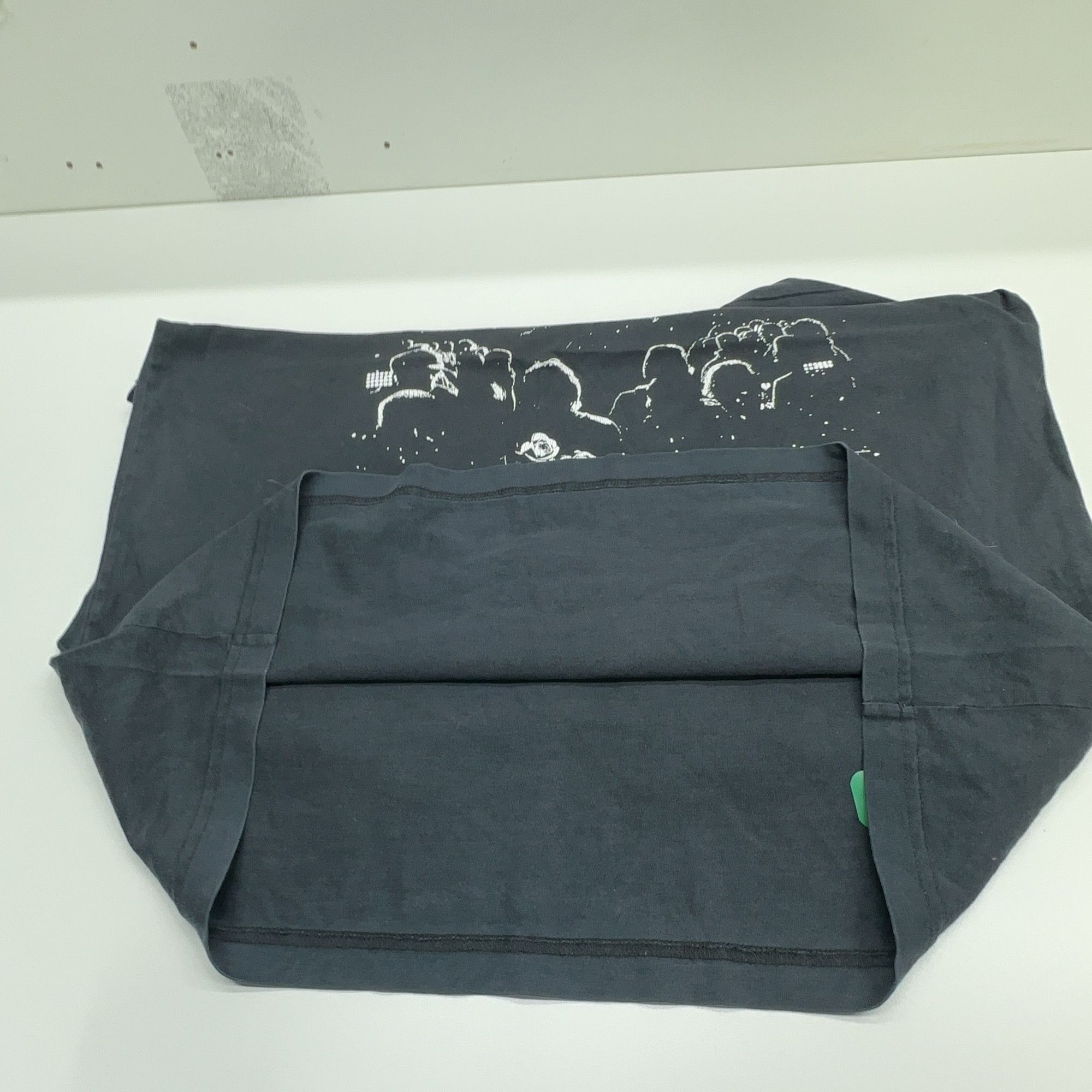 Louis Vuitton Louis Vuitton Graphic Logo T-Shirt Size XL Size US XL / EU 56 / 4 - 11 Thumbnail