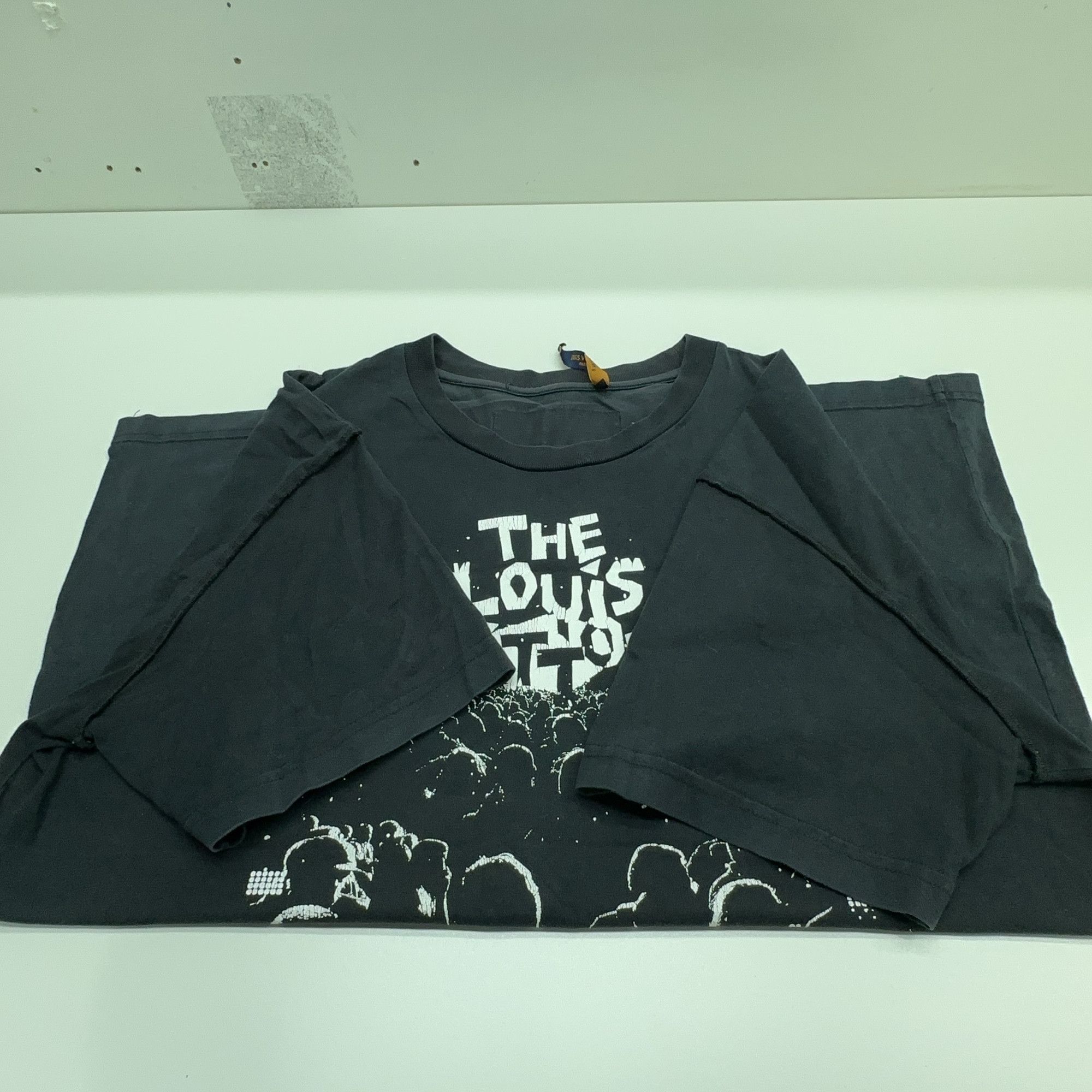 Louis Vuitton Louis Vuitton Graphic Logo T-Shirt Size XL Size US XL / EU 56 / 4 - 8 Thumbnail
