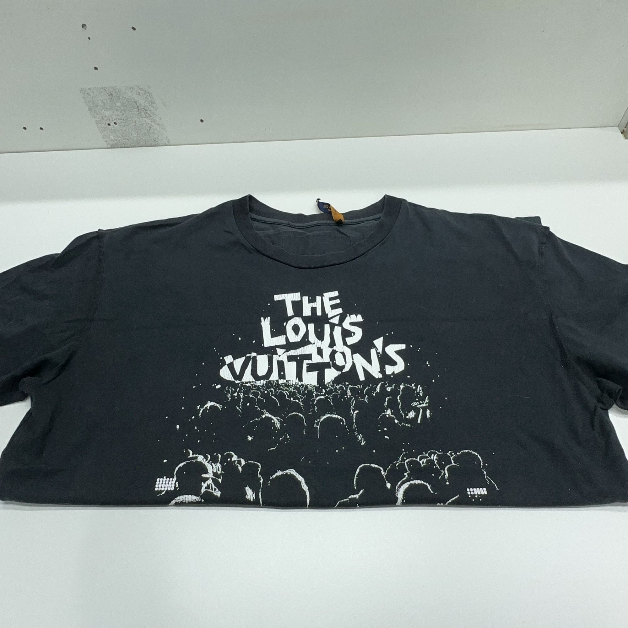 Louis Vuitton Louis Vuitton Graphic Logo T-Shirt Size XL Size US XL / EU 56 / 4 - 7 Thumbnail