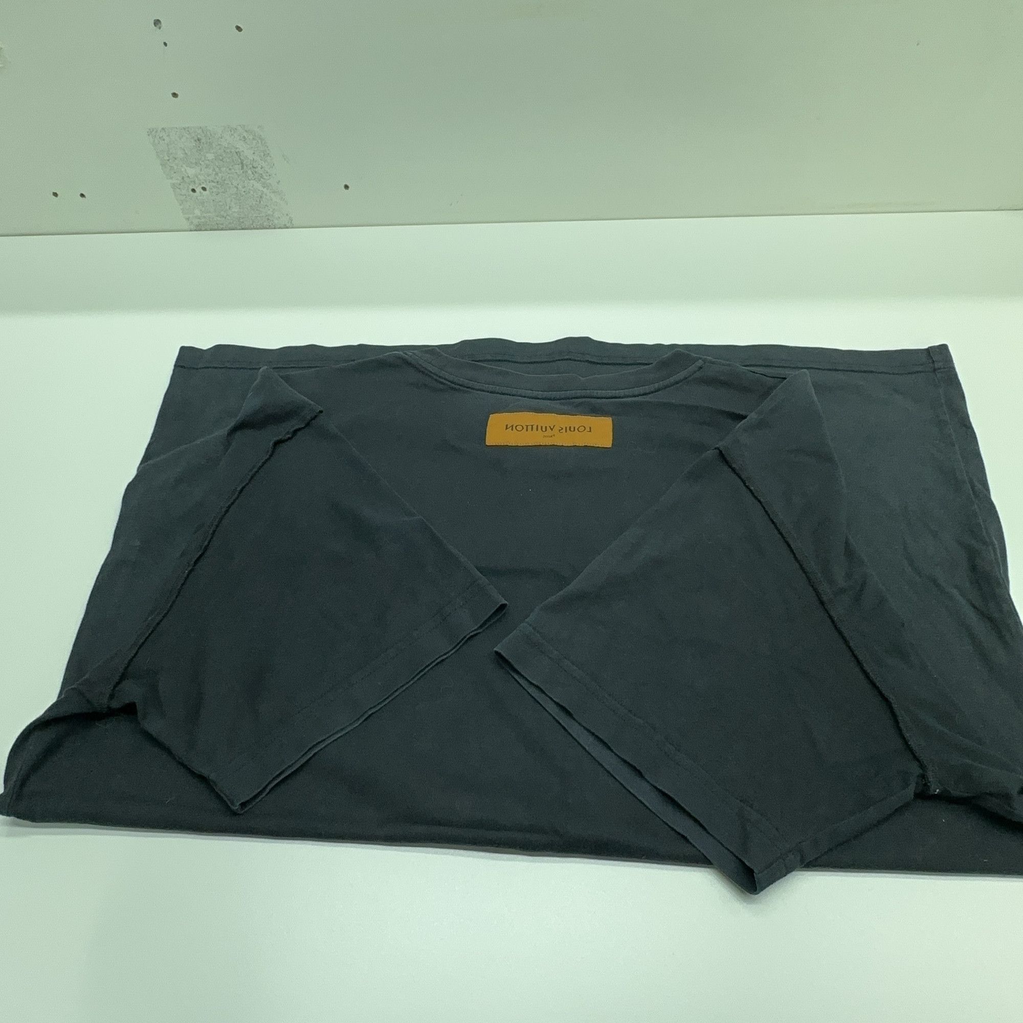 Louis Vuitton Louis Vuitton Graphic Logo T-Shirt Size XL Size US XL / EU 56 / 4 - 13 Thumbnail