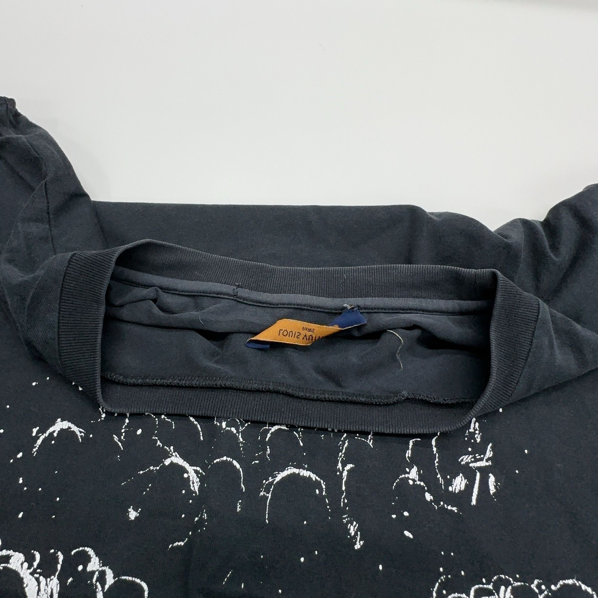 Louis Vuitton Louis Vuitton Graphic Logo T-Shirt Size XL Size US XL / EU 56 / 4 - 6 Thumbnail