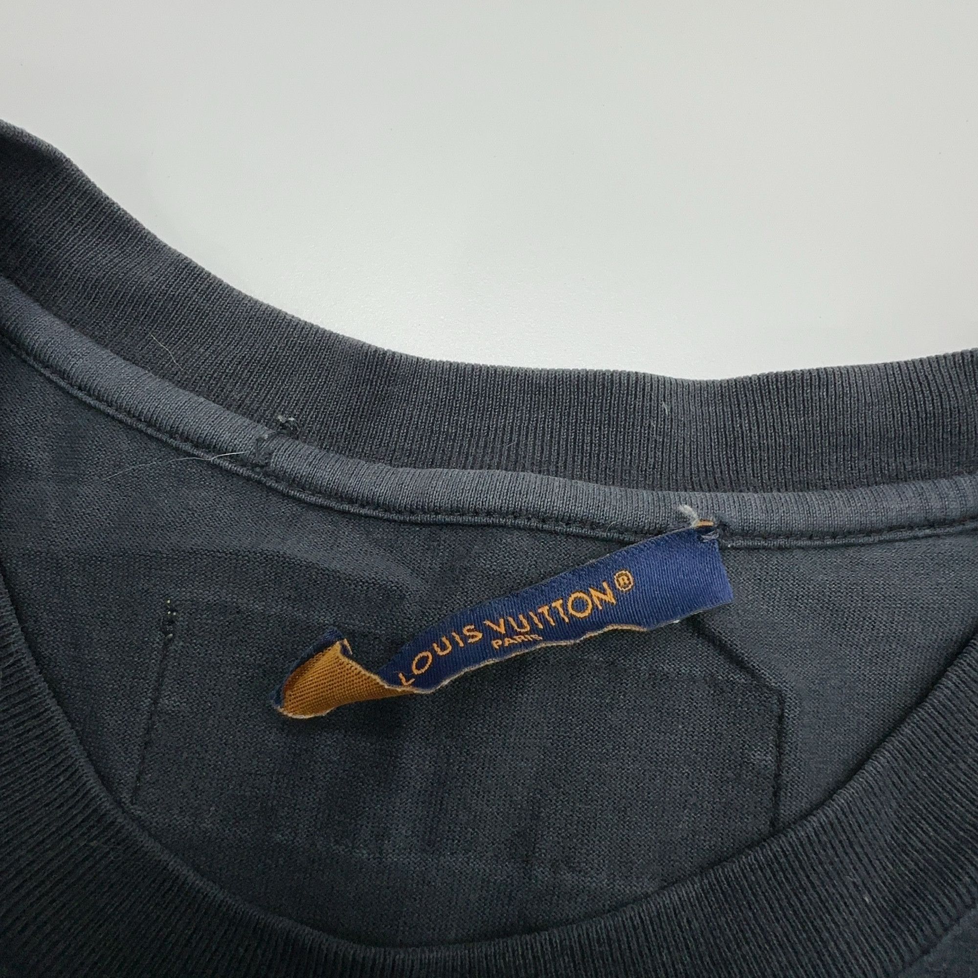 Louis Vuitton Louis Vuitton Graphic Logo T-Shirt Size XL Size US XL / EU 56 / 4 - 5 Thumbnail