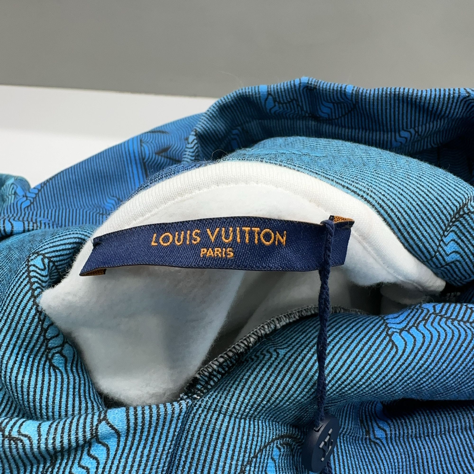 Louis Vuitton Louis Vuitton Allover Monogram Hoodie Size L Size US L / EU 52-54 / 3 - 4 Thumbnail