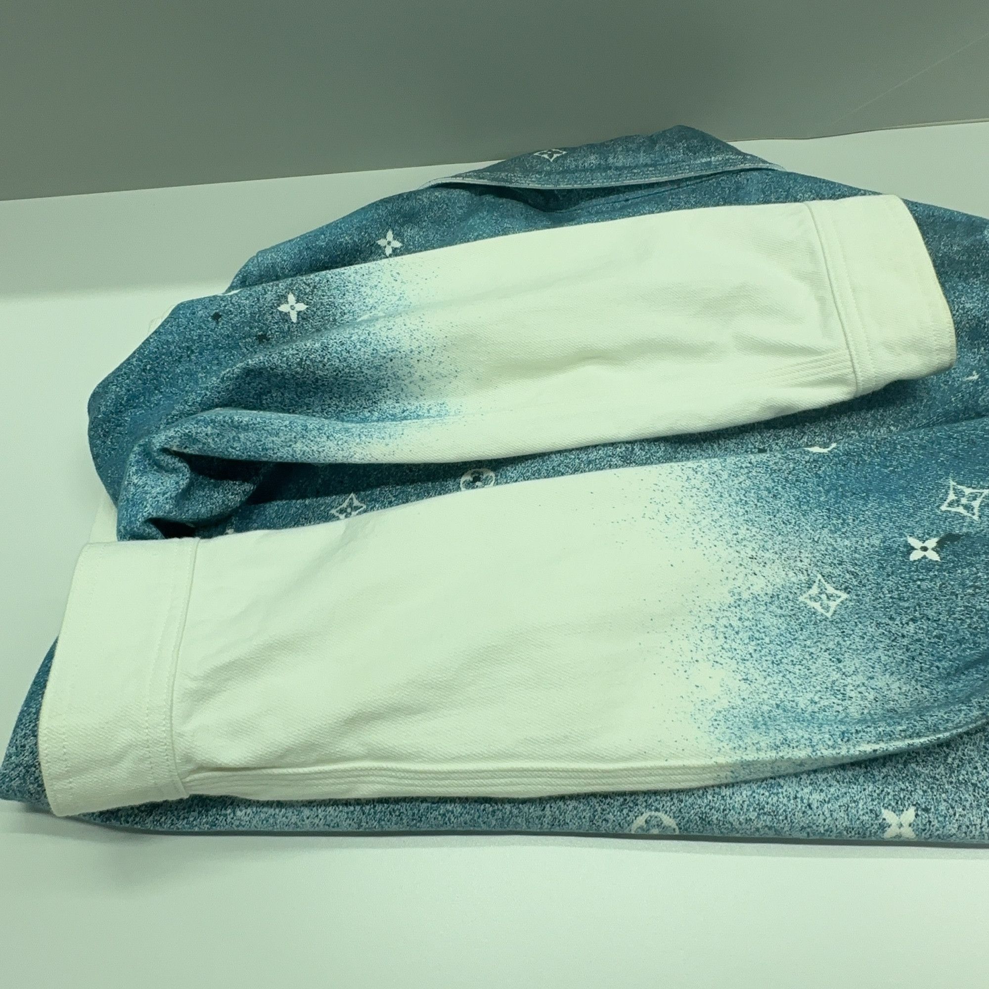Louis Vuitton Louis Vuitton Monogram Gradient Denim Shirt Size S Size US S / EU 44-46 / 1 - 8 Thumbnail