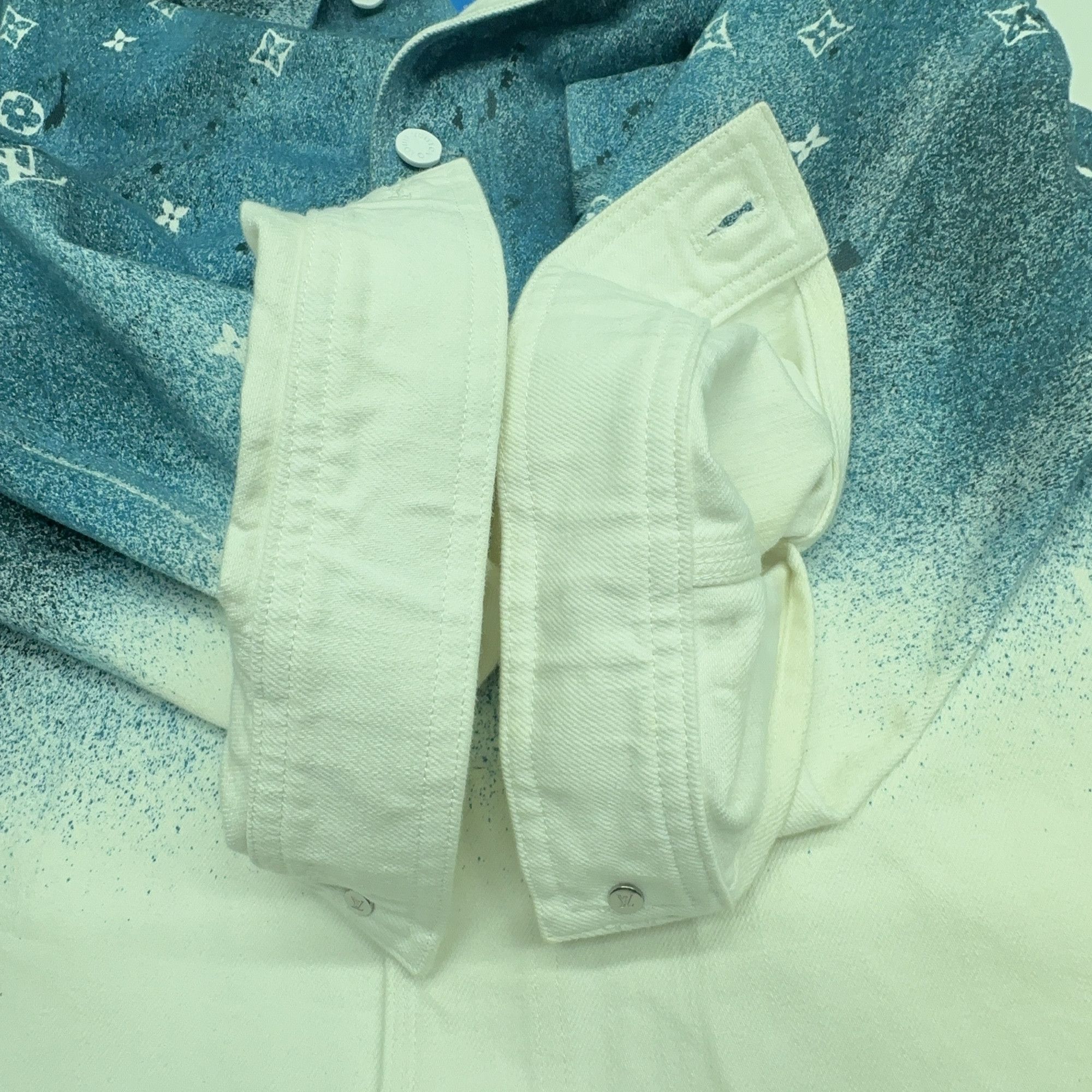 Louis Vuitton Louis Vuitton Monogram Gradient Denim Shirt Size S Size US S / EU 44-46 / 1 - 7 Thumbnail