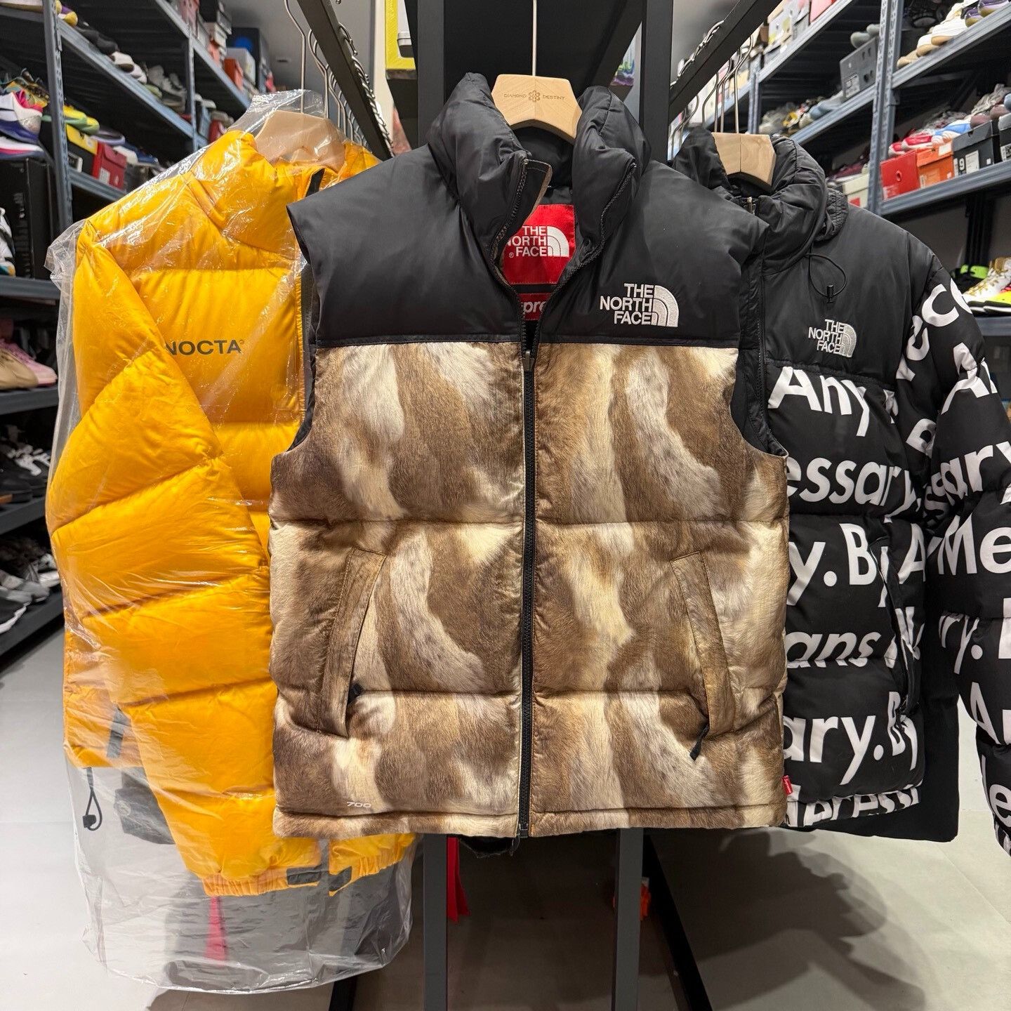 Supreme × The North Face Supreme x The North Face Faux Fur Vest Size S Size US S / EU 44-46 / 1 - 2 Thumbnail