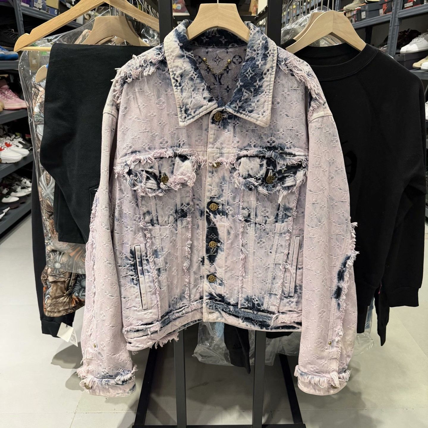 Louis Vuitton Louis Vuitton Monogram Frayed Denim Jacket Size M Size US M / EU 48-50 / 2 - 2 Thumbnail