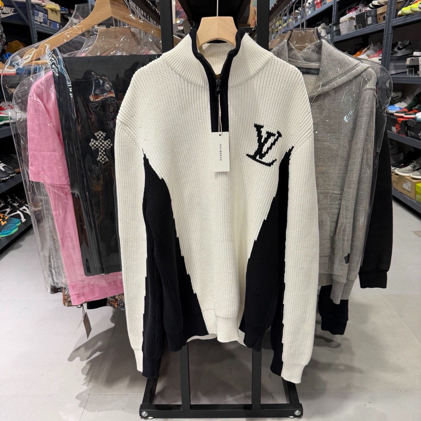 Louis Vuitton Louis Vuitton Logo Half Zip Sweater Size L Size US L / EU 52-54 / 3 - 2 Thumbnail