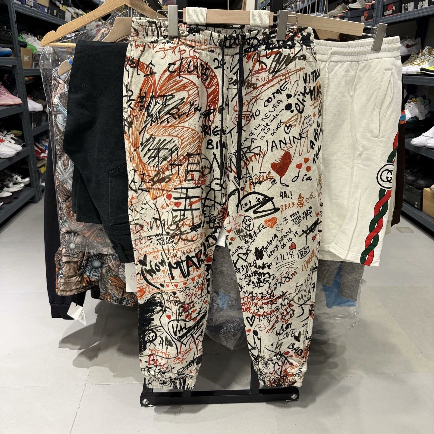Burberry Burberry Graffiti Print Sweatpants Size L Size US 34 / EU 50 - 2 Thumbnail