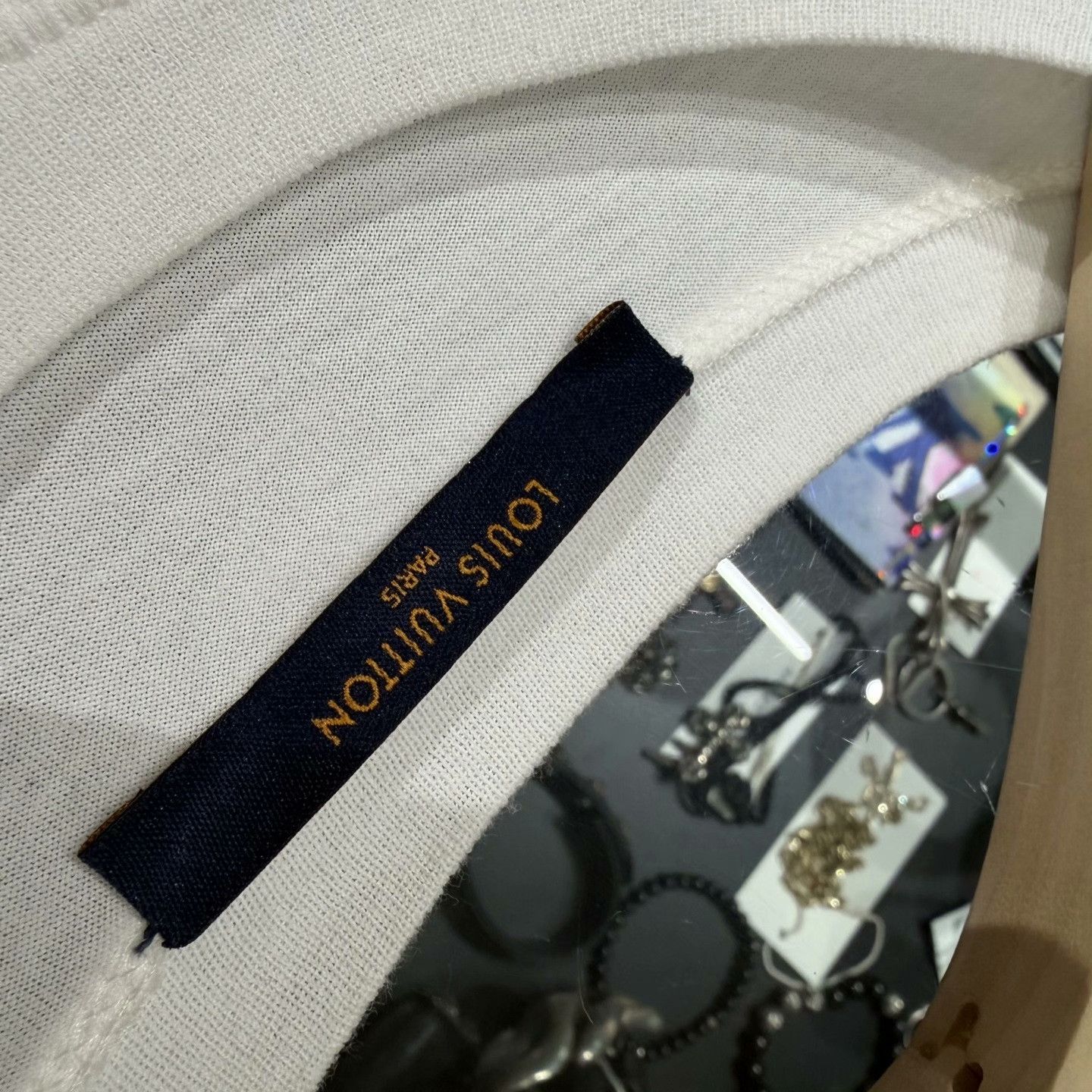 Louis Vuitton Louis Vuitton Logo Pocket T-Shirt Size L Size US L / EU 52-54 / 3 - 4 Thumbnail