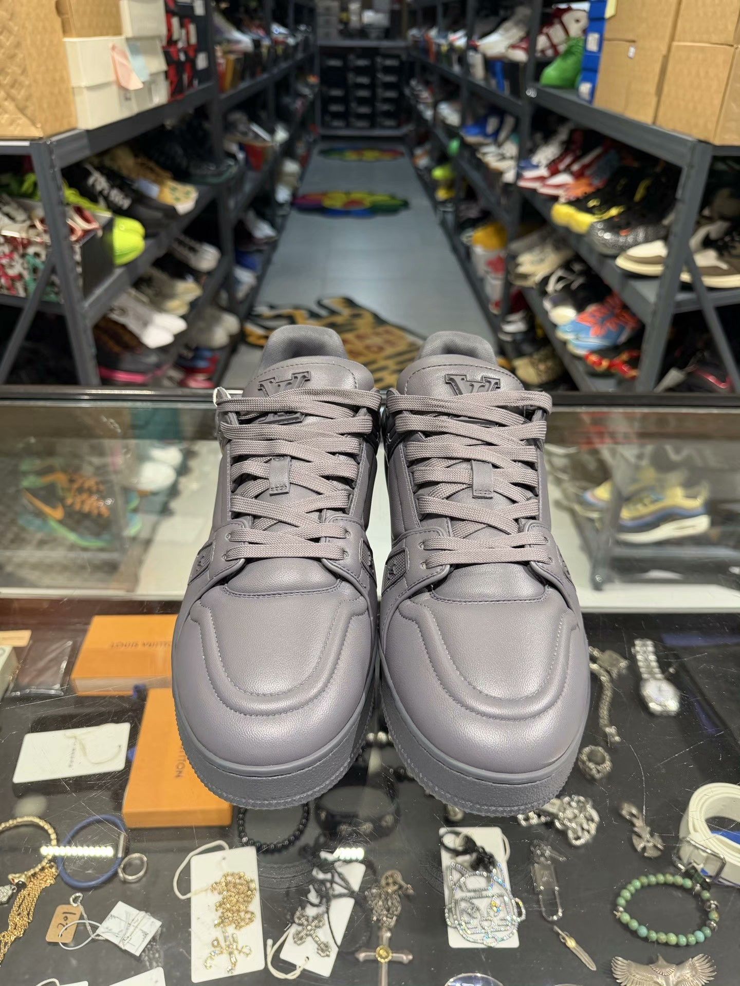 Louis Vuitton Louis Vuitton Trainer Low-Top Sneakers Size 9 Size US 9 / EU 42 - 3 Thumbnail