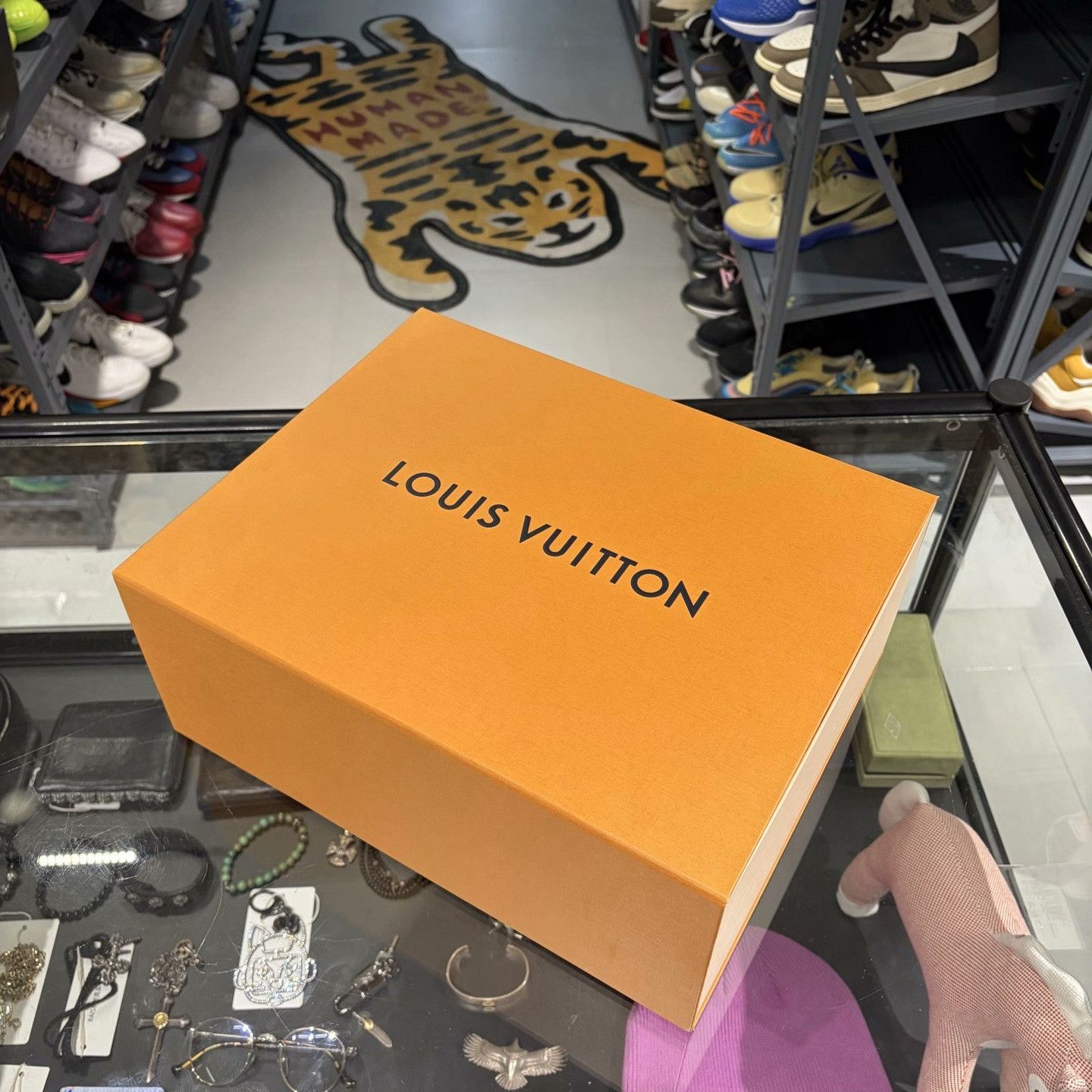 Louis Vuitton Louis Vuitton Trainer Low-Top Sneakers Size 9 Size US 9 / EU 42 - 7 Thumbnail
