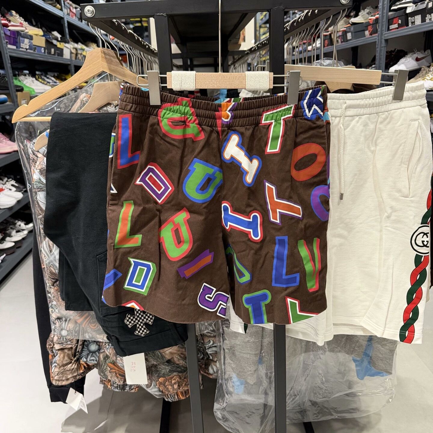 Louis Vuitton Louis Vuitton Letter Print Shorts Size L Size US 34 / EU 50 - 2 Thumbnail
