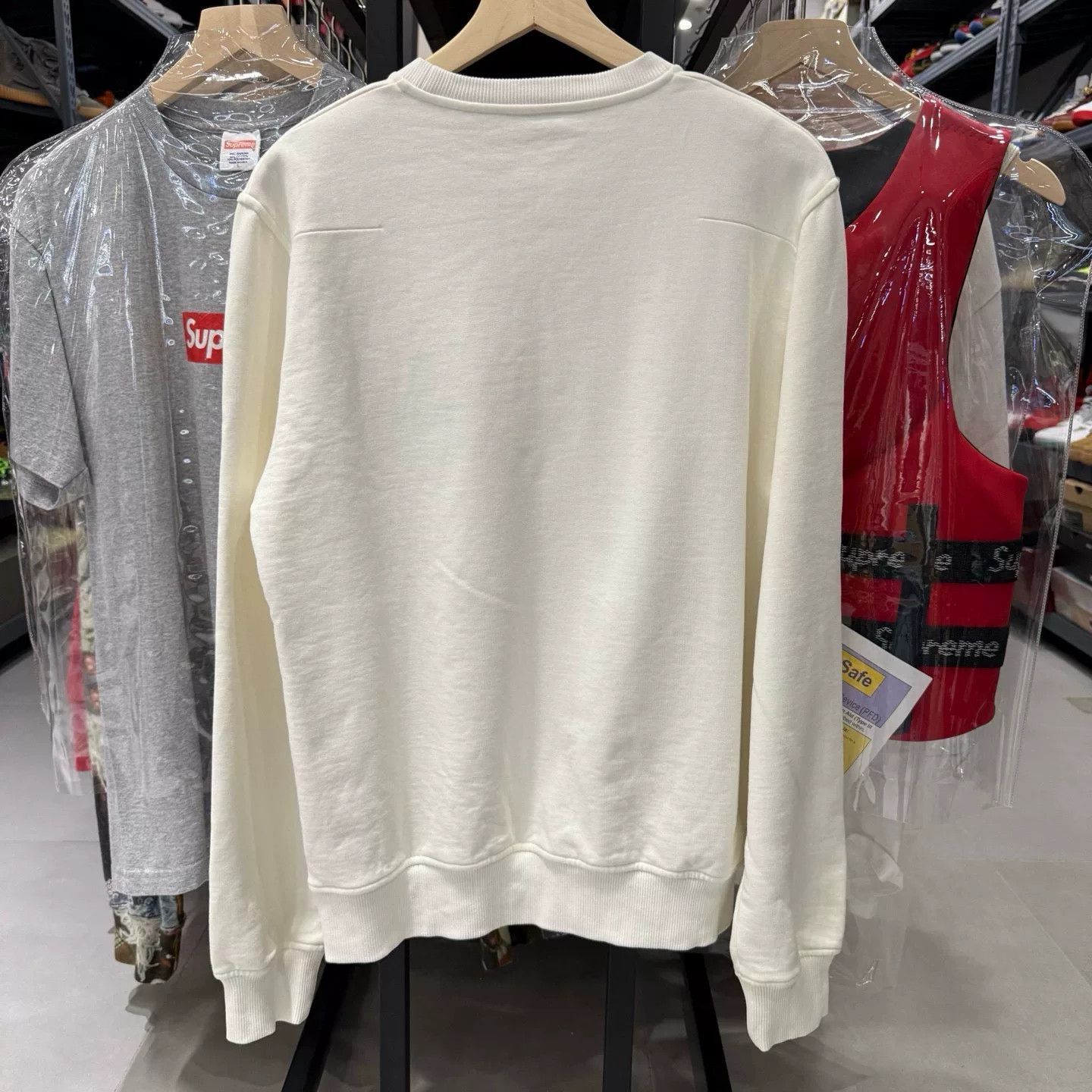 Dior Dior x Kaws Bee Sweatshirt Size M Size US M / EU 48-50 / 2 - 3 Thumbnail