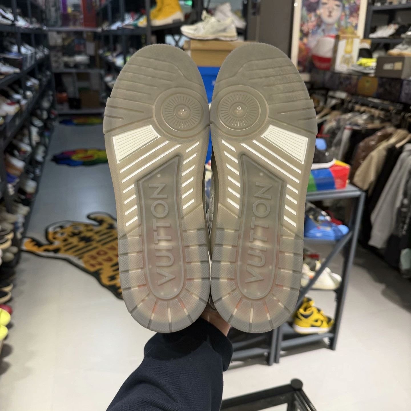 Louis Vuitton Louis Vuitton Trainer Low-Top Sneakers US 11.5 Size US 11.5 / EU 44-45 - 5 Thumbnail