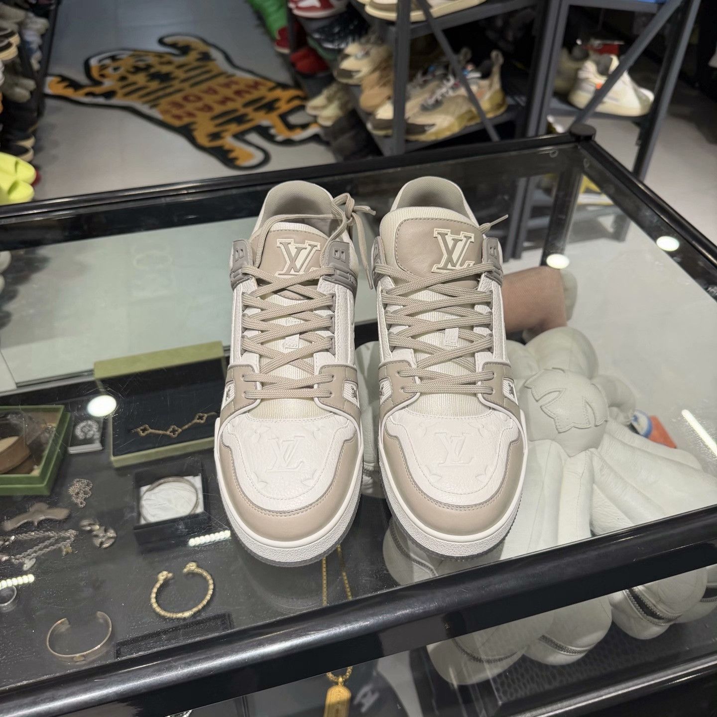Louis Vuitton Louis Vuitton Trainer Low-Top Sneakers US 11.5 Size US 11.5 / EU 44-45 - 3 Thumbnail