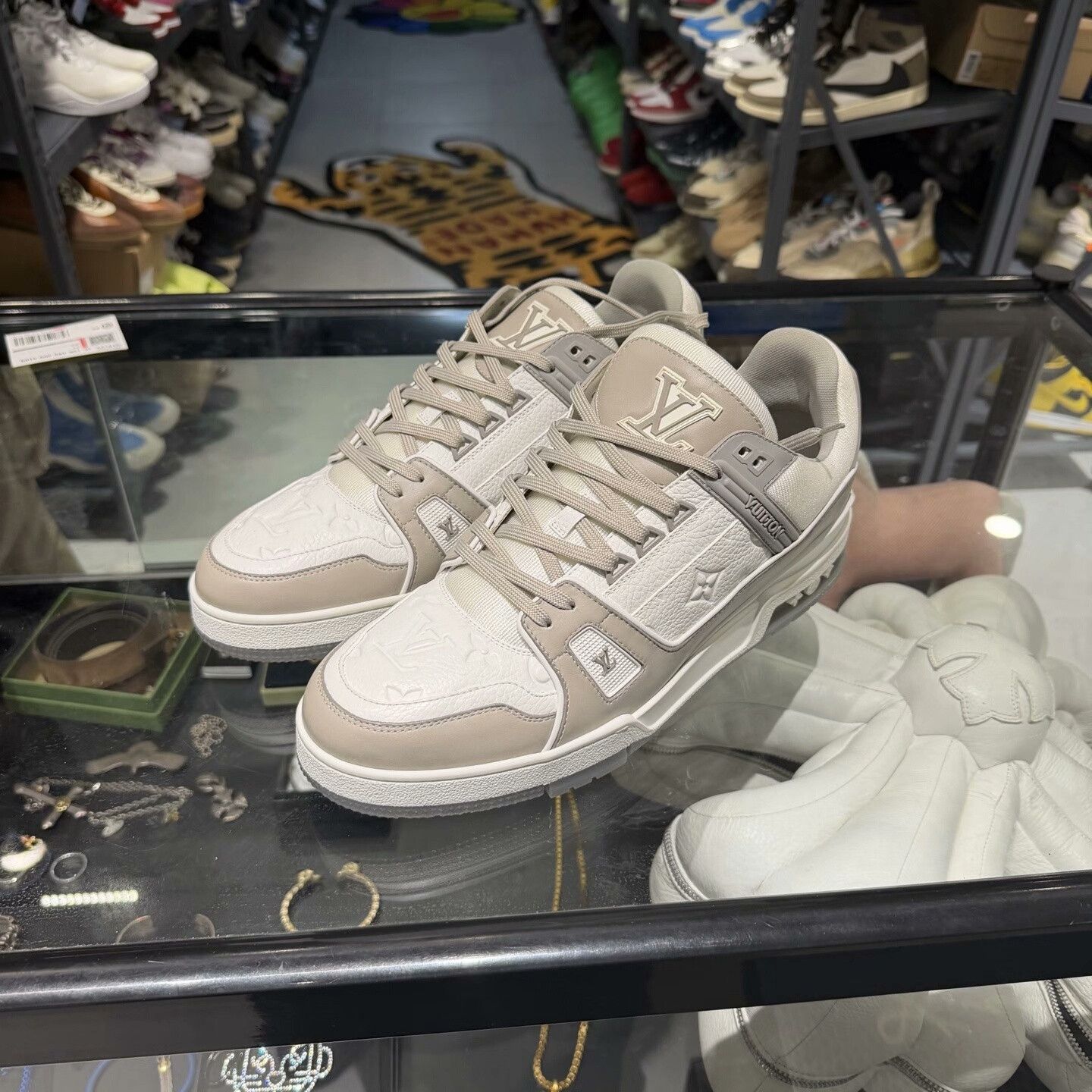 Louis Vuitton Louis Vuitton Trainer Low-Top Sneakers US 11.5 Size US 11.5 / EU 44-45 - 2 Thumbnail